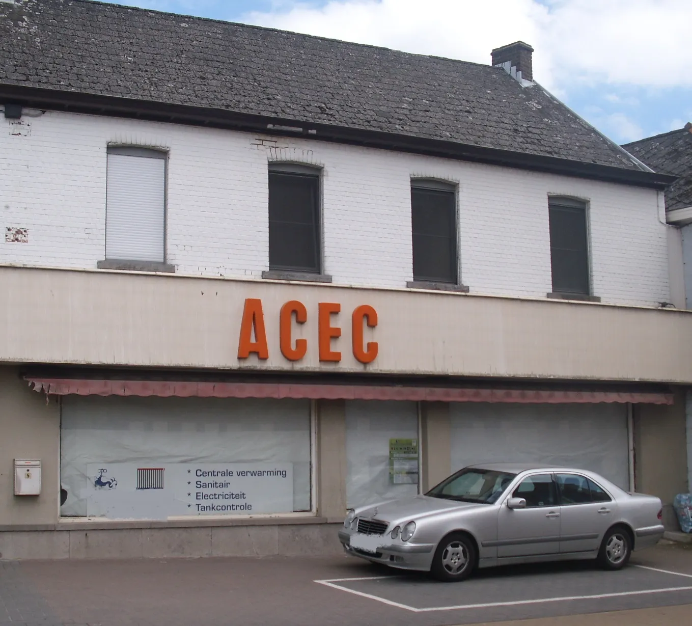 Photo showing: Oud uithangbord gezien in Balegem - Oosterzele - Oost-Vlaanderen - België