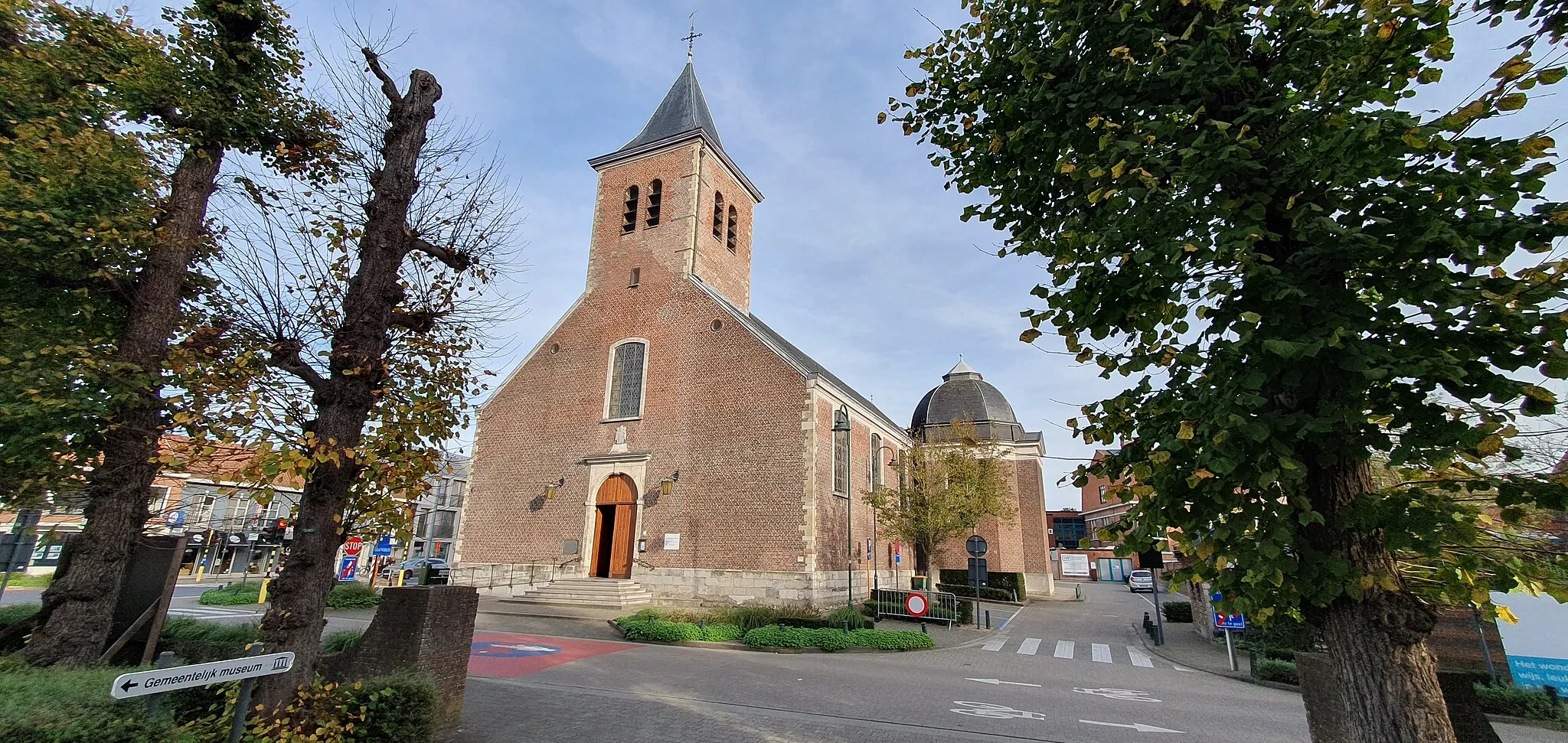 Photo showing: Parochiekerk Onze-Lieve-Vrouw ter Sneeuw; Onze-Lieve-Vrouw ter Sneeuwkerk (Destelbergen), 2022 in Belgium