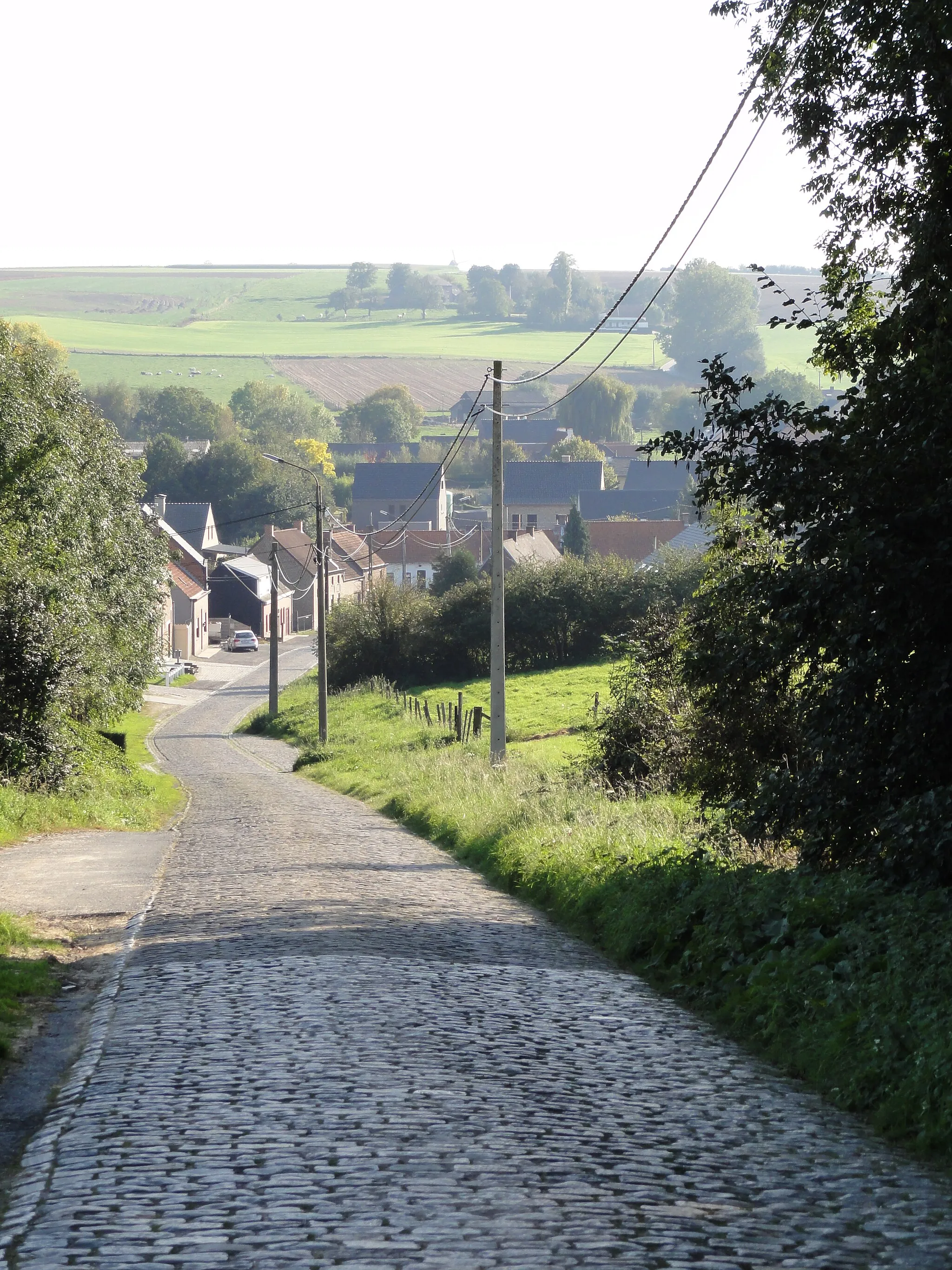 Photo showing: Eikenberg road and hill in Maarke. Maarke, Maarke-Kerkem, Maarkedal, East Flanders, Belgium