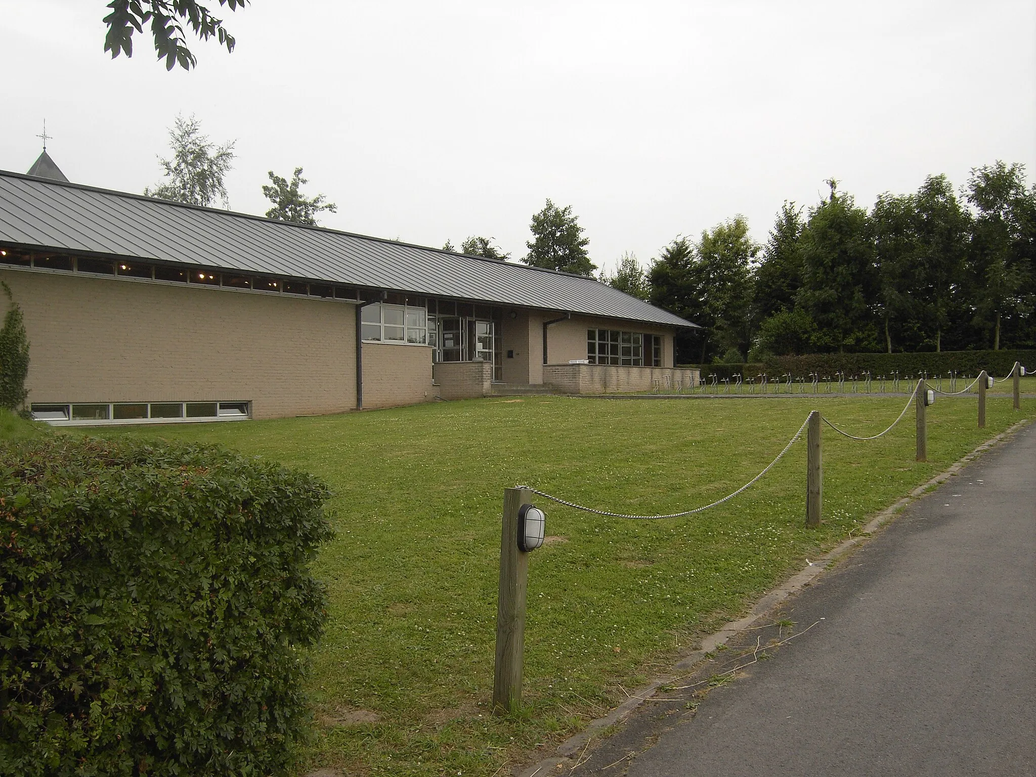 Photo showing: Het Ontmoetingscentrum van Waarmaarde is gelegen in de Rijtstraat 4 te Waarmaarde en behoort tot het Regionaal Archeologisch Museum van de Scheldevallei.