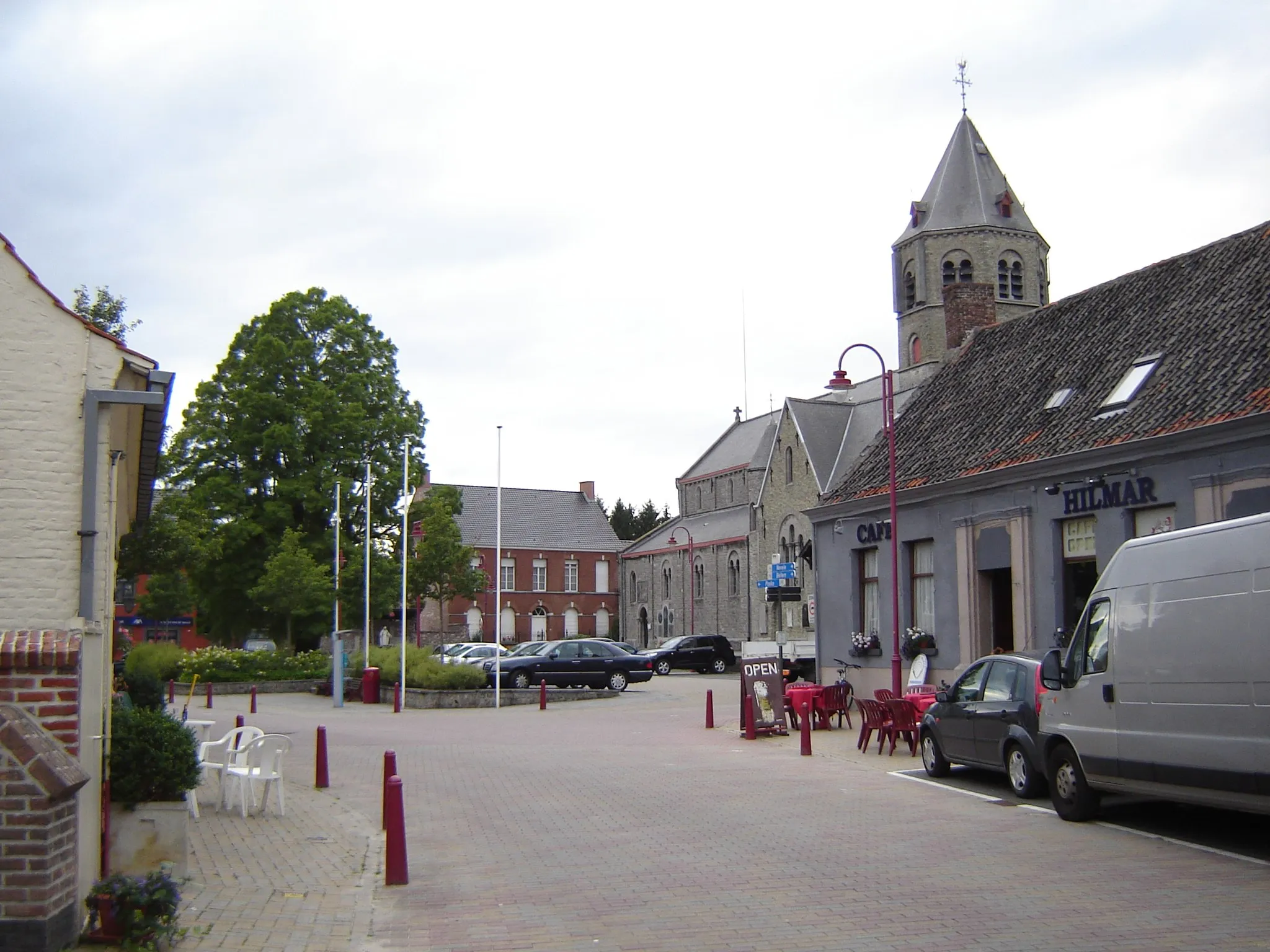 Photo showing: Market square in the village centre of Lotenhulle. Lotenhulle, Aalter, East Flanders, Belgium.