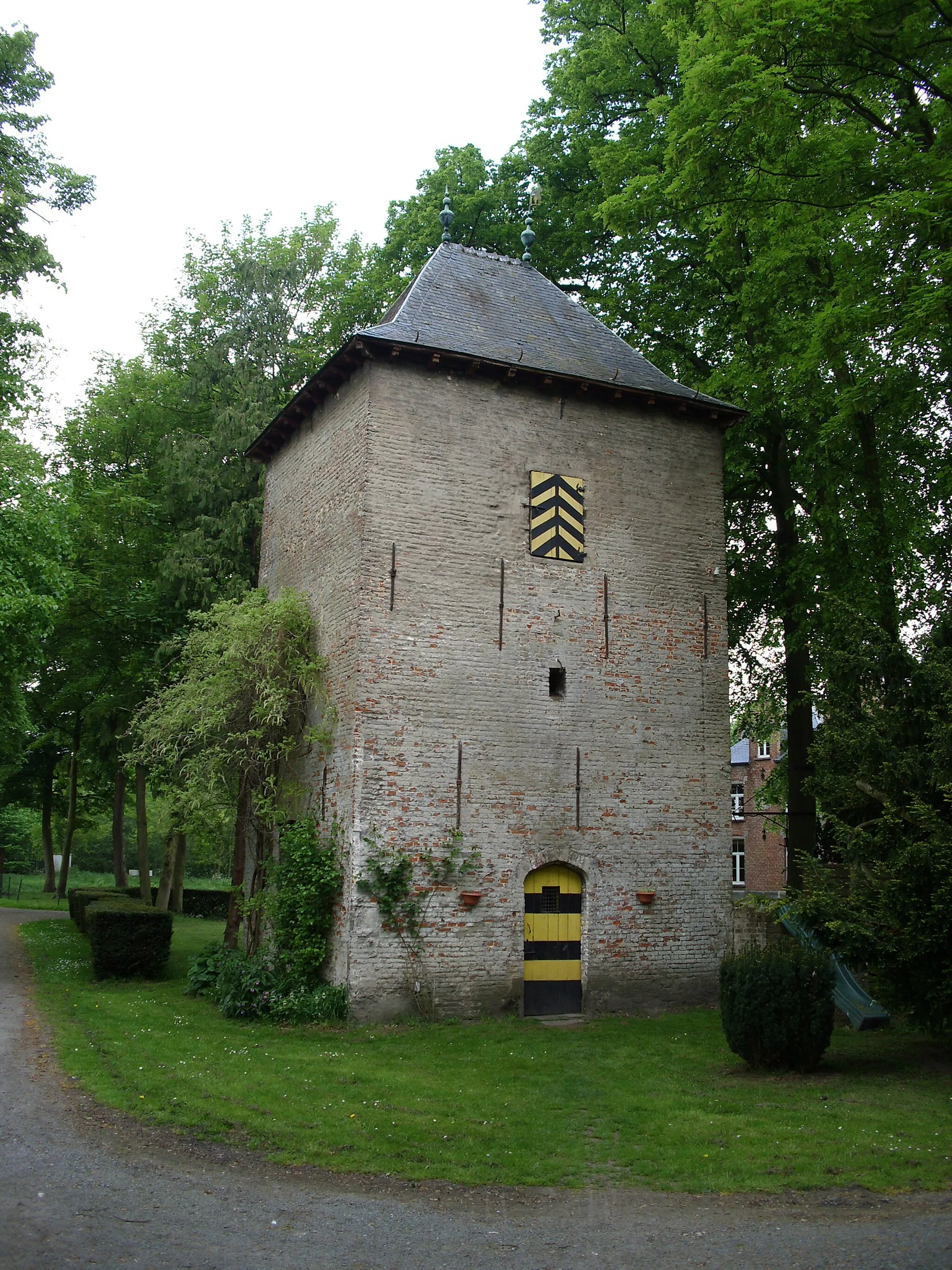 Photo showing: Mogelijks een duiventoren in het kasteeldomein van de familie della Faille d'Huysse - Lozer - Kruishoutem - Oost-Vlaanderen - Vlaanderen - België