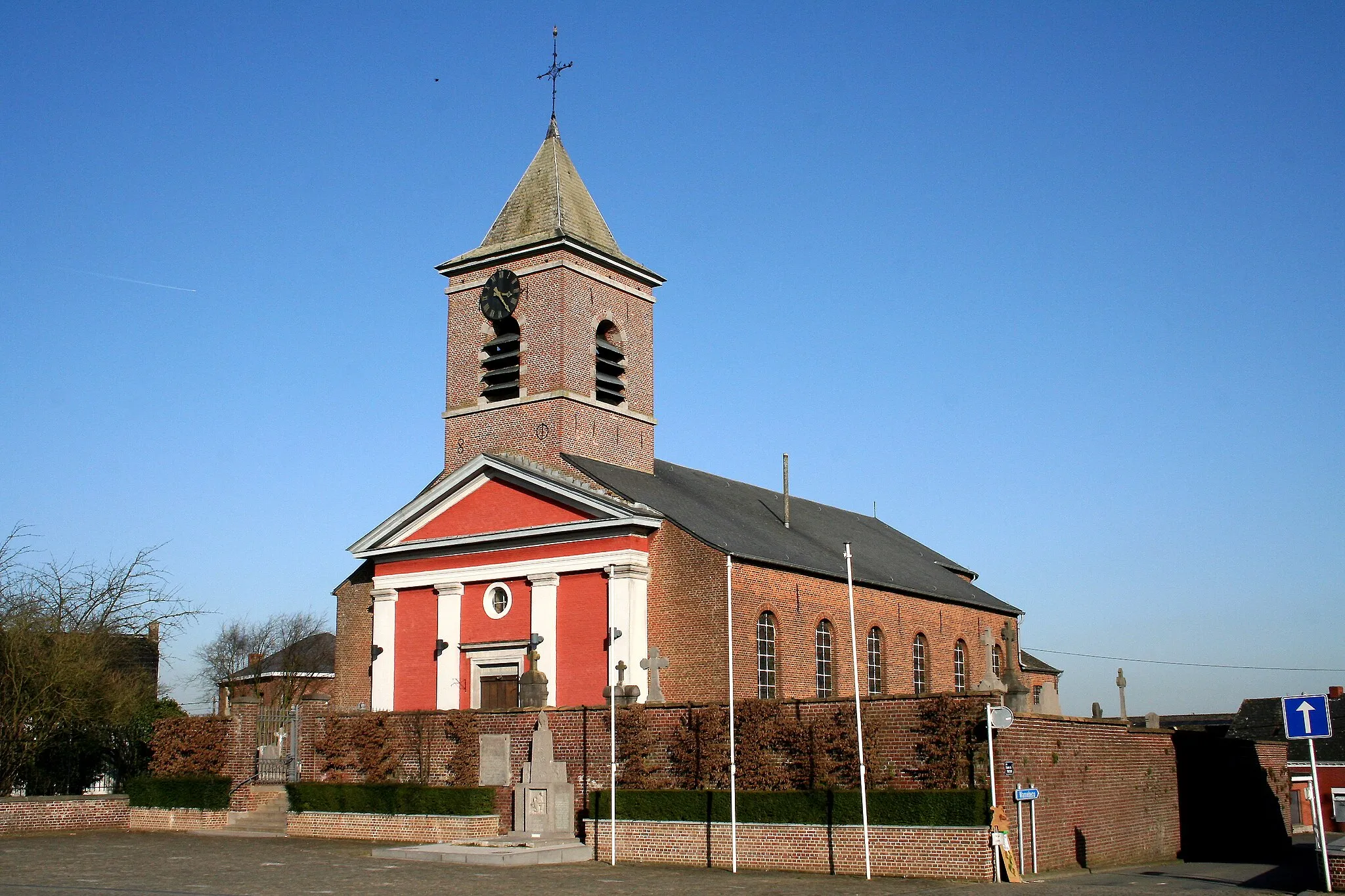 Photo showing: Ostiches (Belgium), the St. Peter church (XVIII/XIXth centuries).