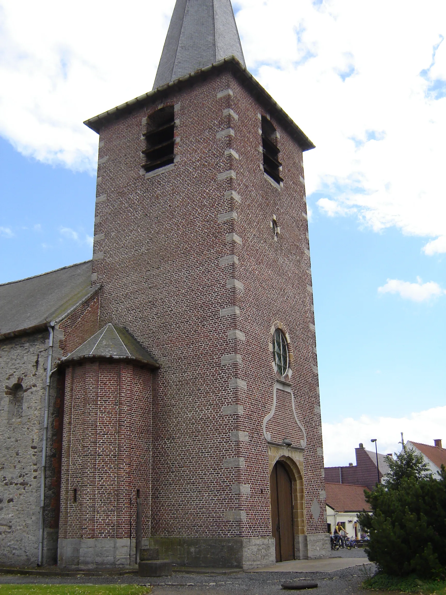 Photo showing: Church of Saint Martin in Escanaffles, Celles, Hainaut, Belgium.