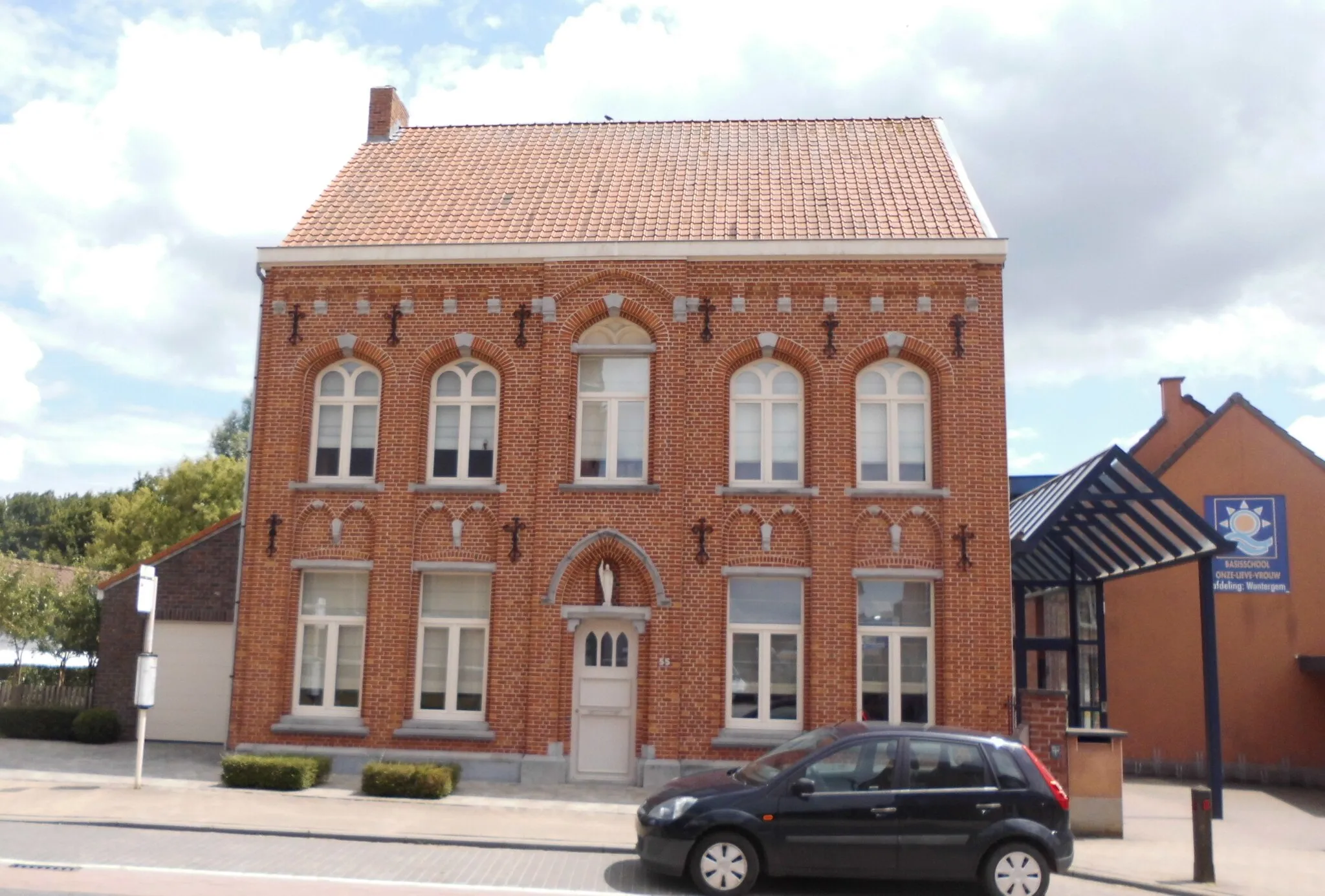 Photo showing: School (klooster) - Dentergemstraat - Wontergem - Deinze - Oost-Vlaanderen - België