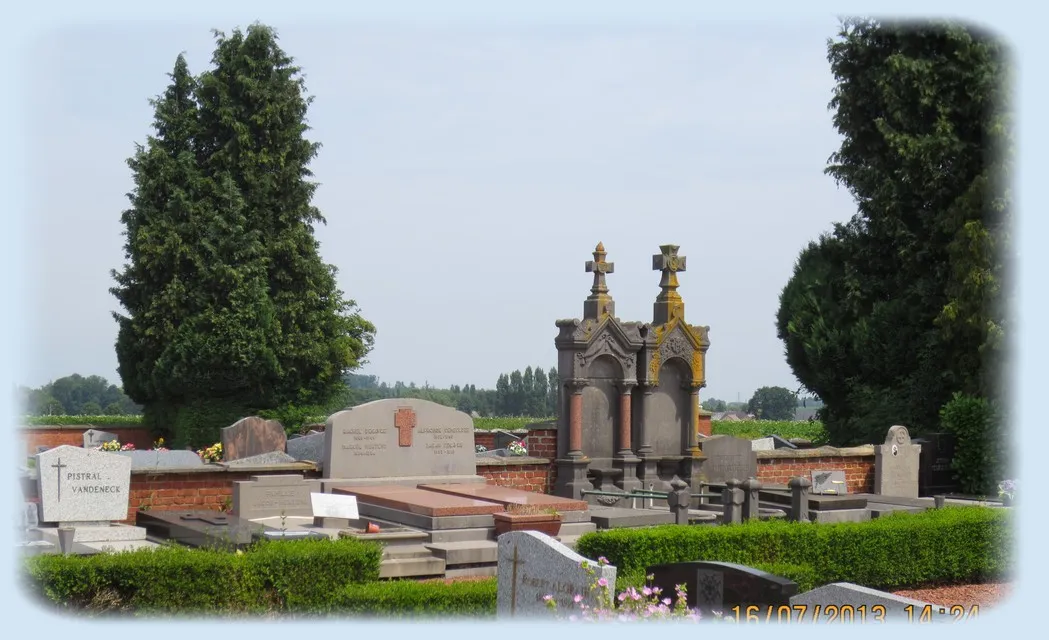 Photo showing: Le cimetière de Maffle.