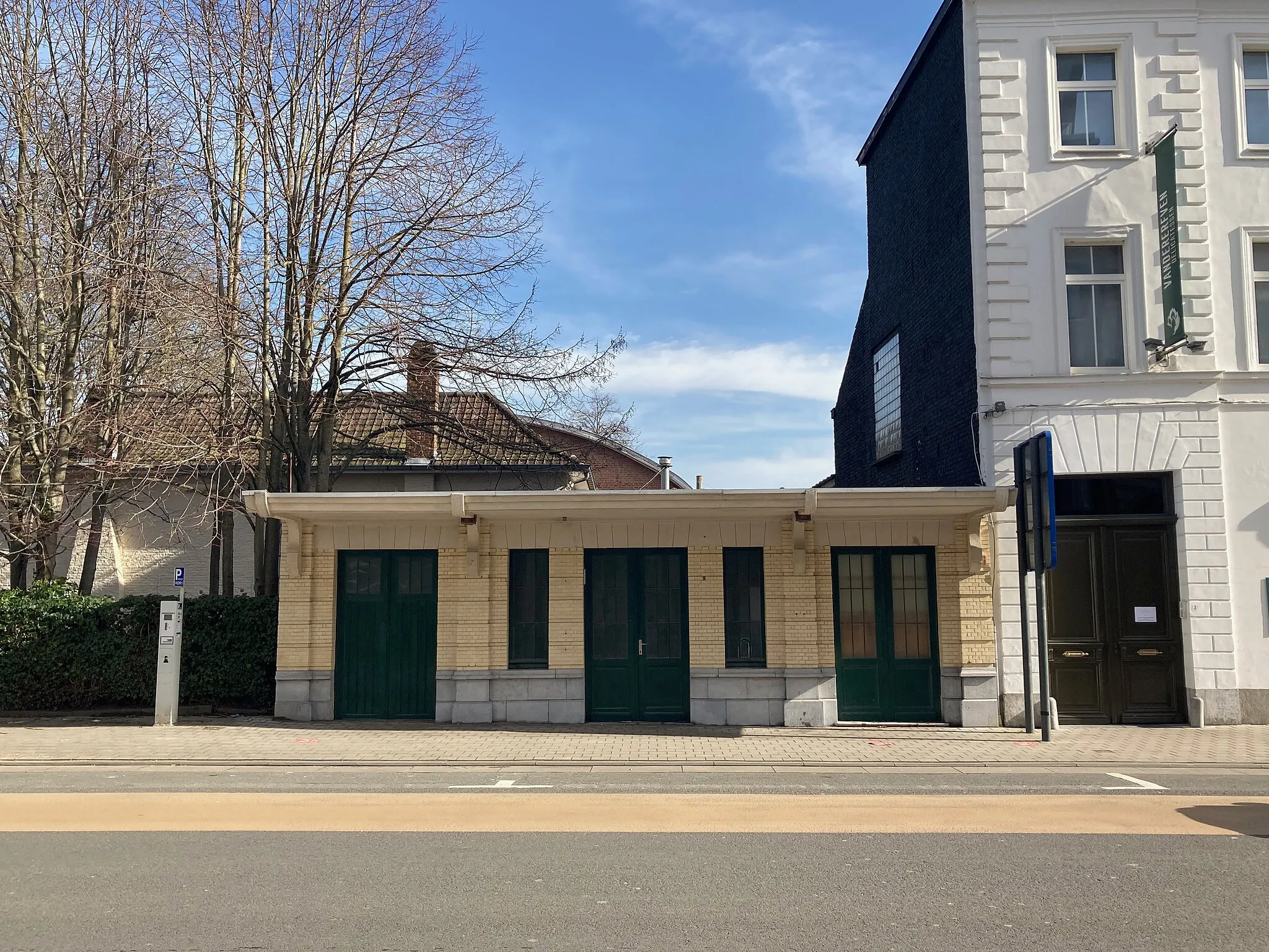 Photo showing: L'ancienne station vicinale de Courtrai Doorniksewijk.