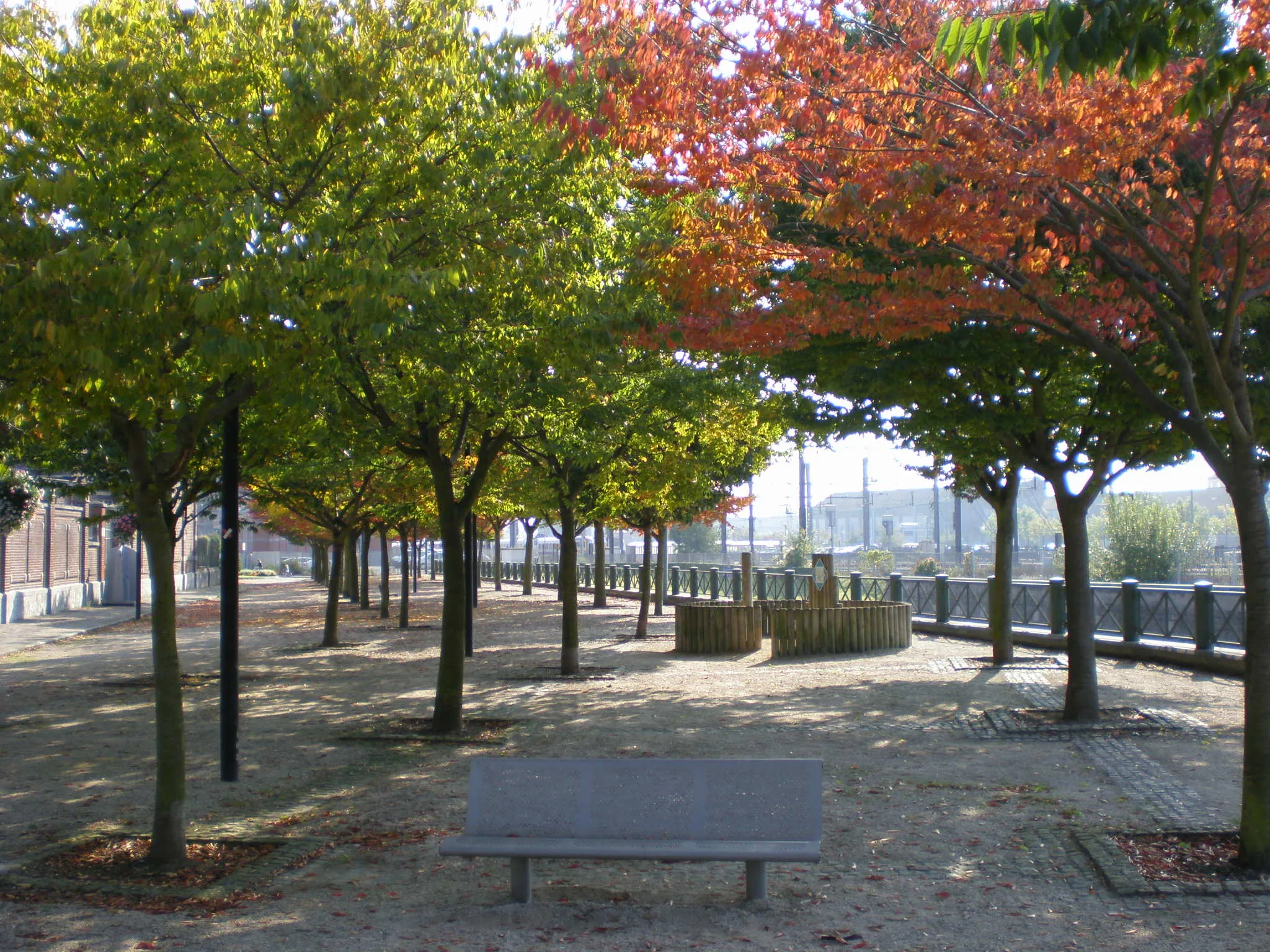 Photo showing: Ath : la promenade Roi Bauduoin