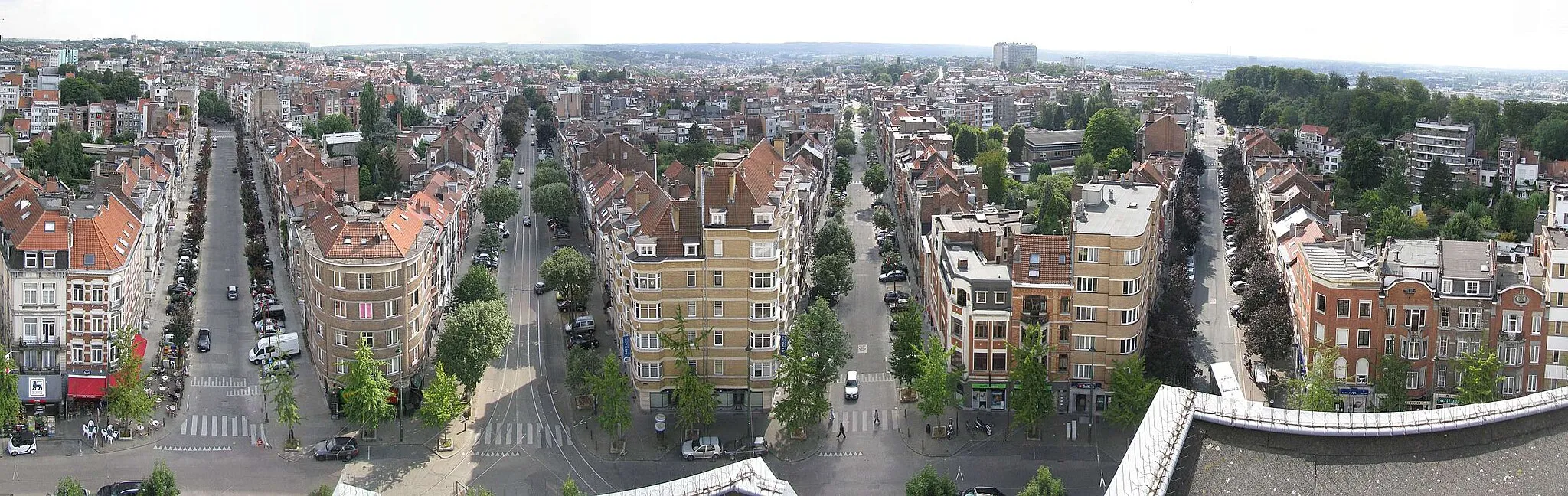 Photo showing: Forest, Pl. Altitude 100, panorama horizontal entre av.Evrard et av.V.Rousseau