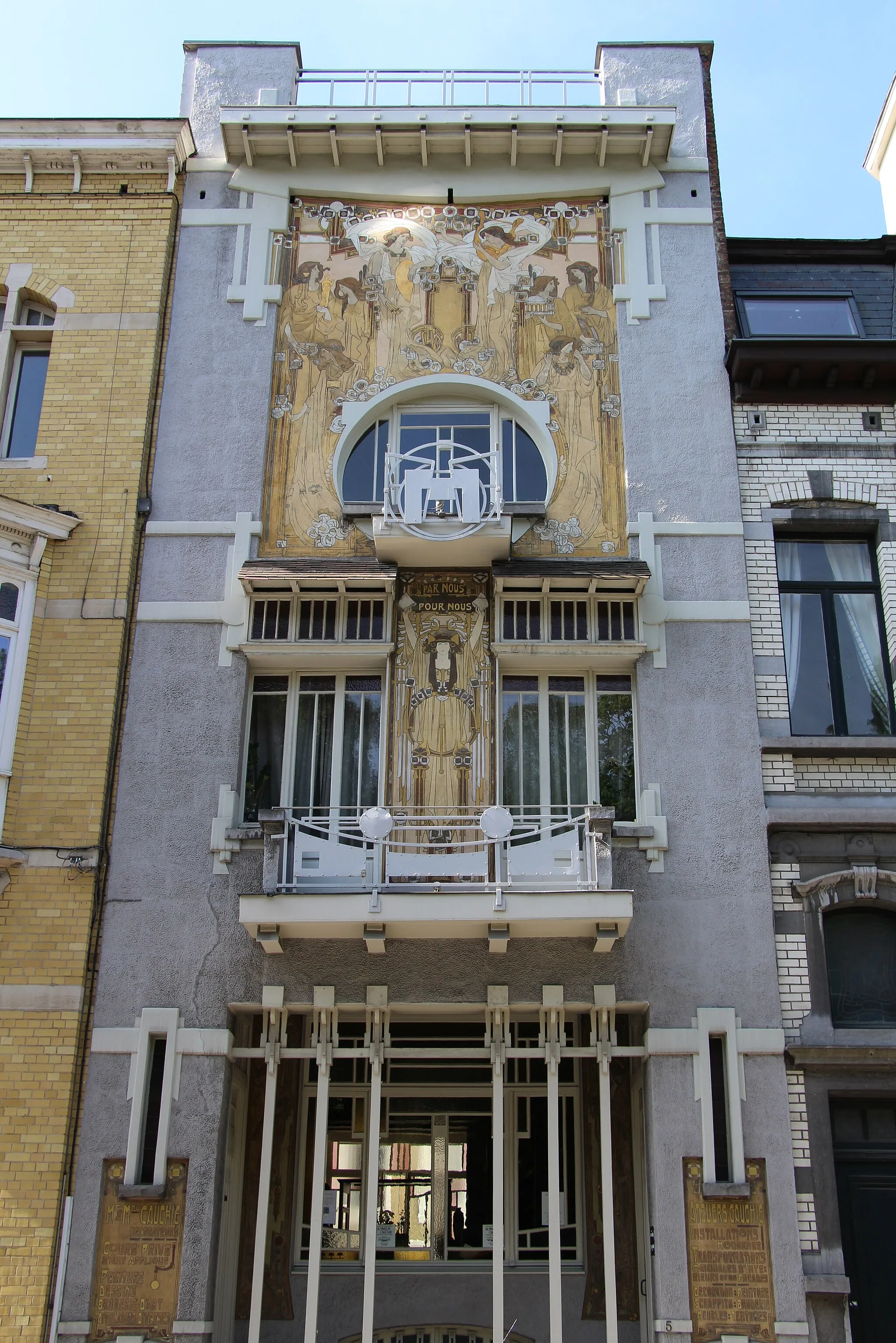 Photo showing: Etterbeek. Rue des Francs Art Nouveau house built by Paul Cauchie in 1905 for him and his wife. It is now an art museum.