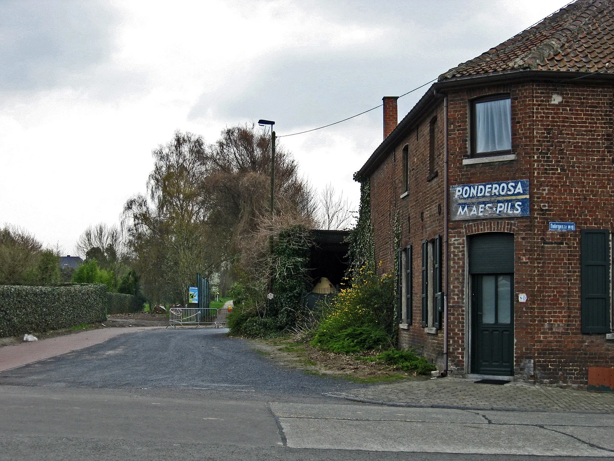 Photo showing: Vroegere trambaan Sterrebeek - Vossem in de gemeente Tervuren. Hier was vroeger de tramhalte Moorsel met een kroeg, die nu niet meer in gebruik is. Vanaf hier wordt het tracé ook gebruikt als fietspad.