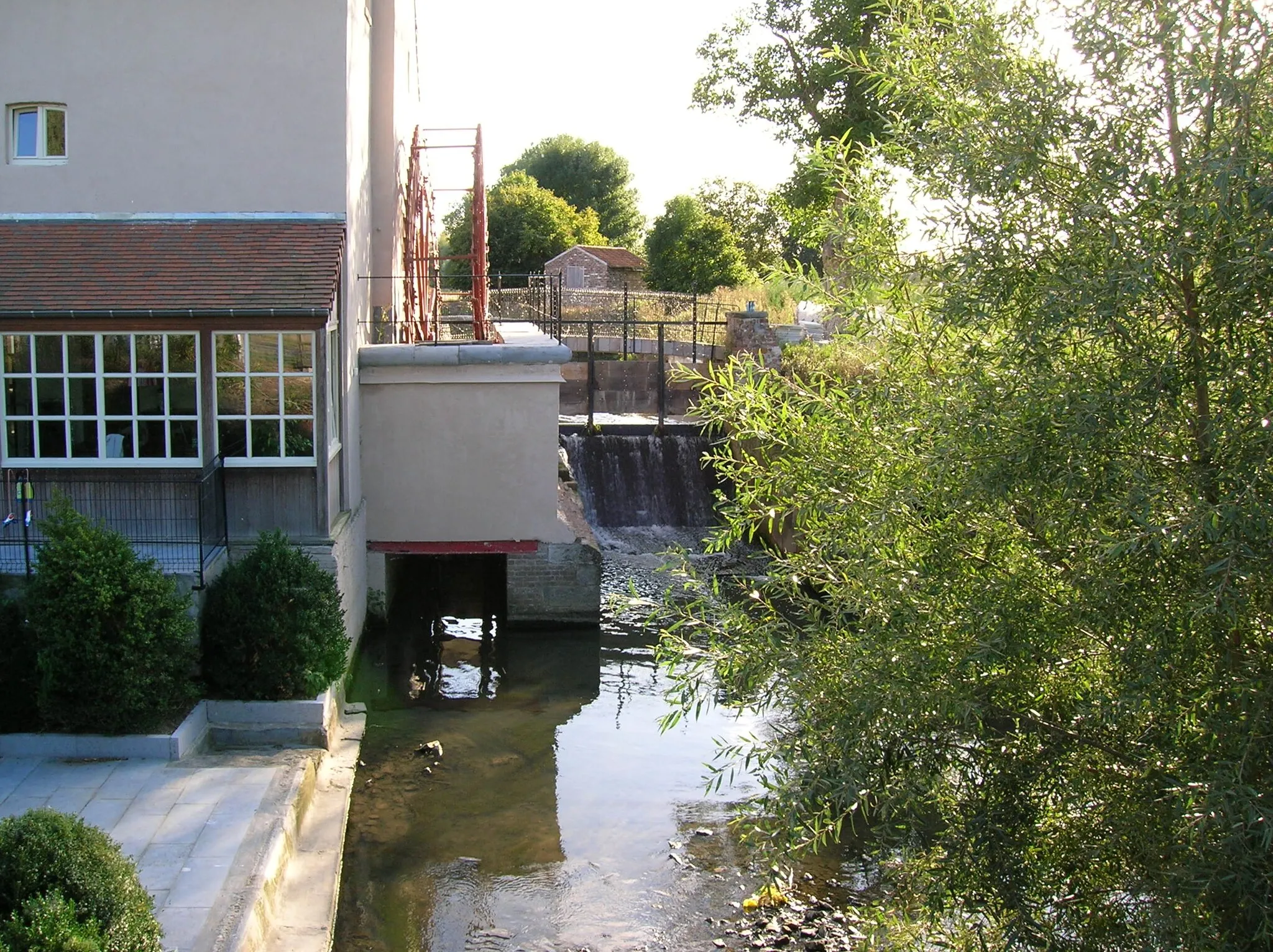 Photo showing: The "Molen van Pamelen" (Mill of Pamelen) or "Rotelmolen" water mill on the little river Velp or Velpe near Bunsbeek, Belgium.