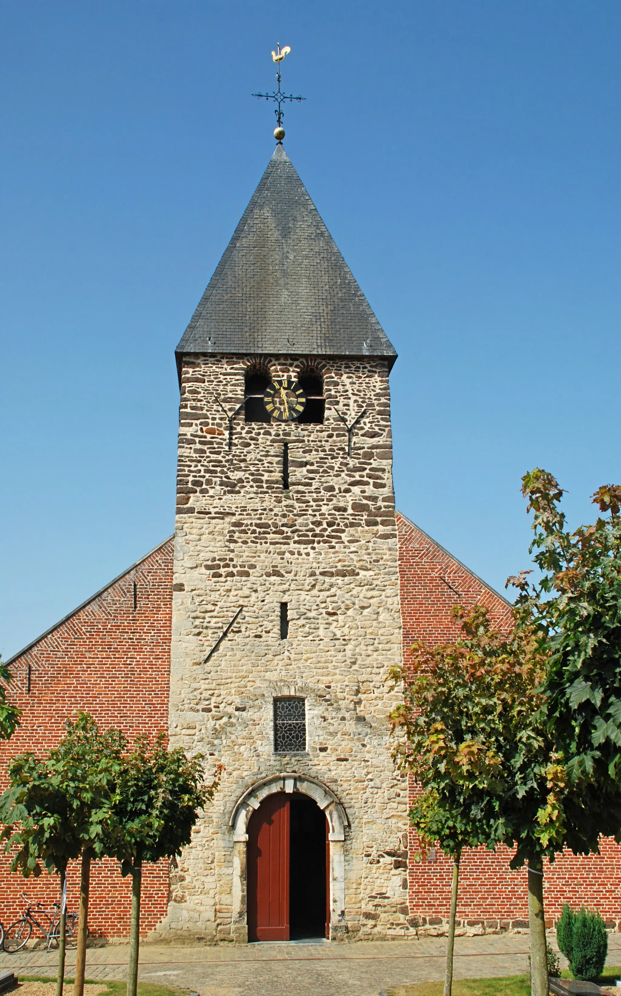 Photo showing: Belgique - Oud-Heverlee - église Sainte-Anne (tour romane)