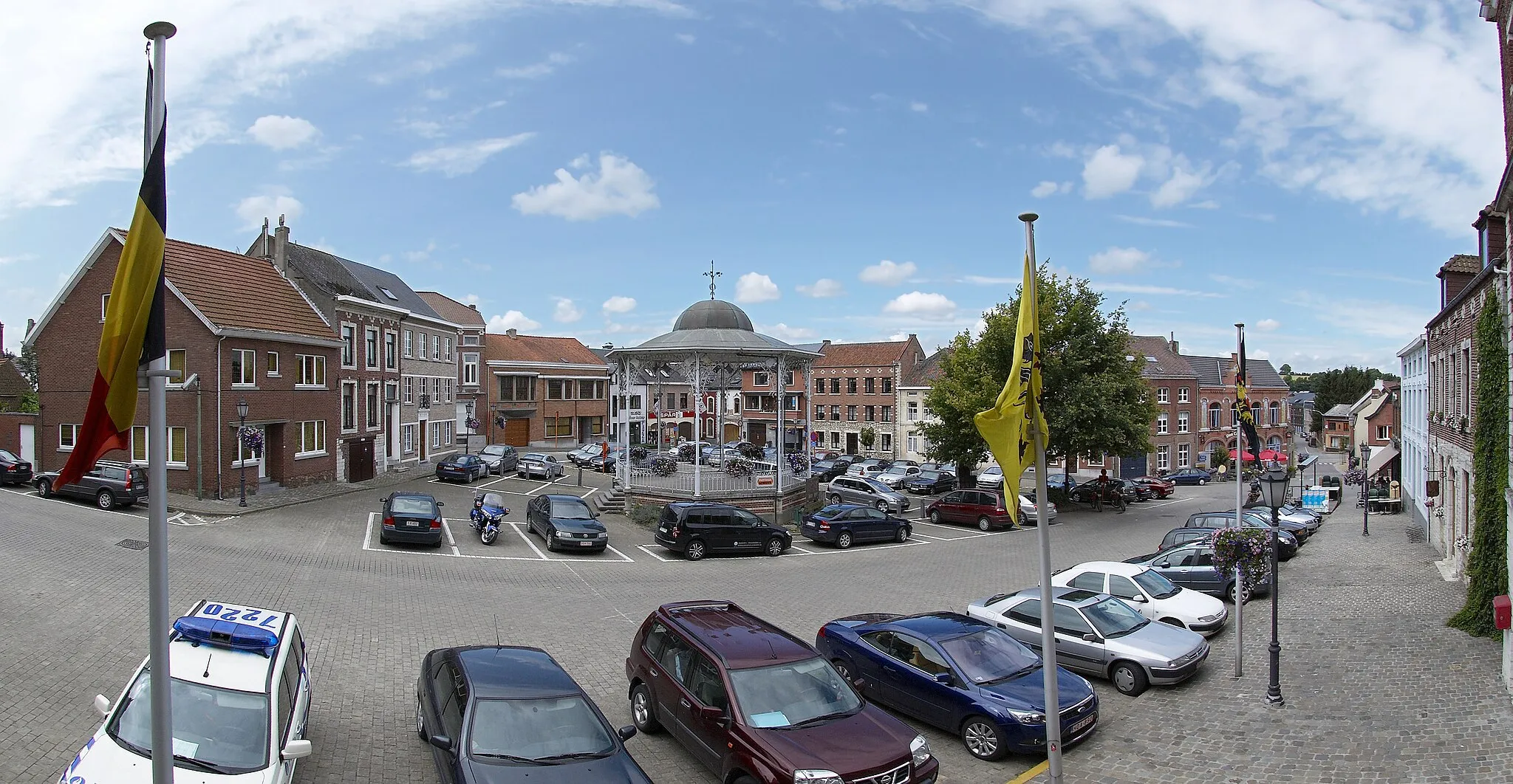 Photo showing: Gemeenteplein in Hoegaarden, België
