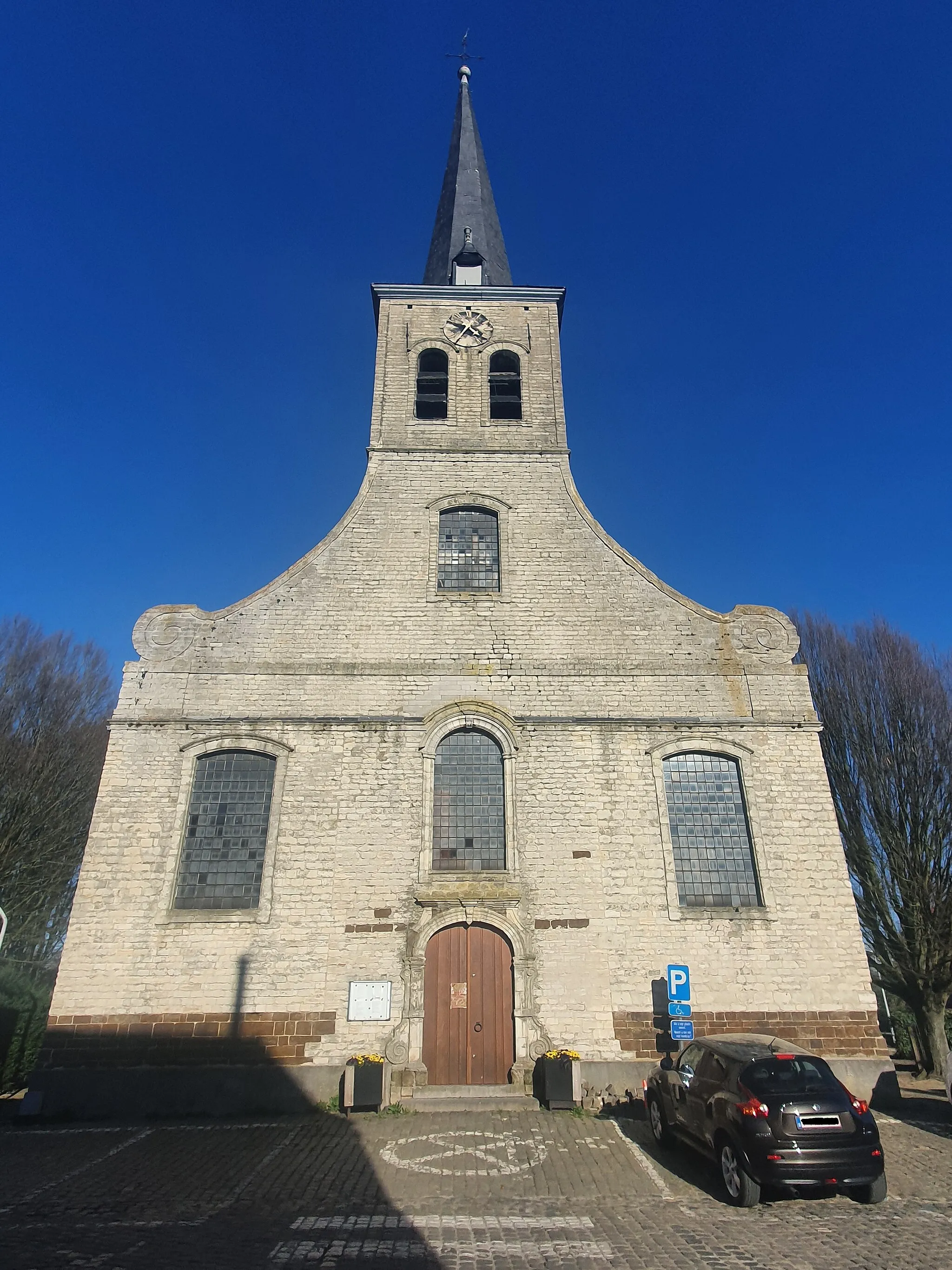 Photo showing: voorzijde van de Sint-Hubertuskerk te Wakkerzeel