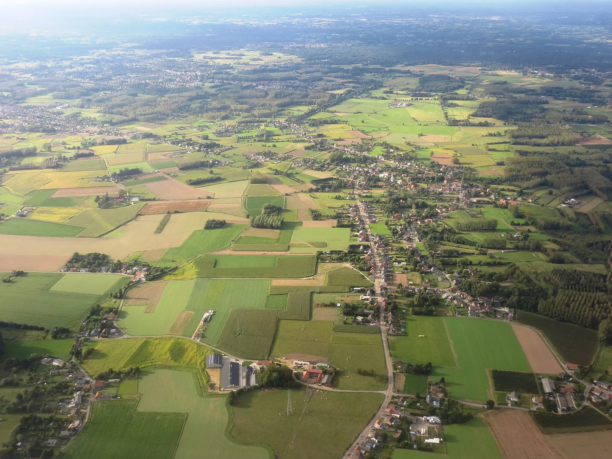 Photo showing: Aerial view from the east towards west. from the northern part of Belgium (Leuven-Hageland region).