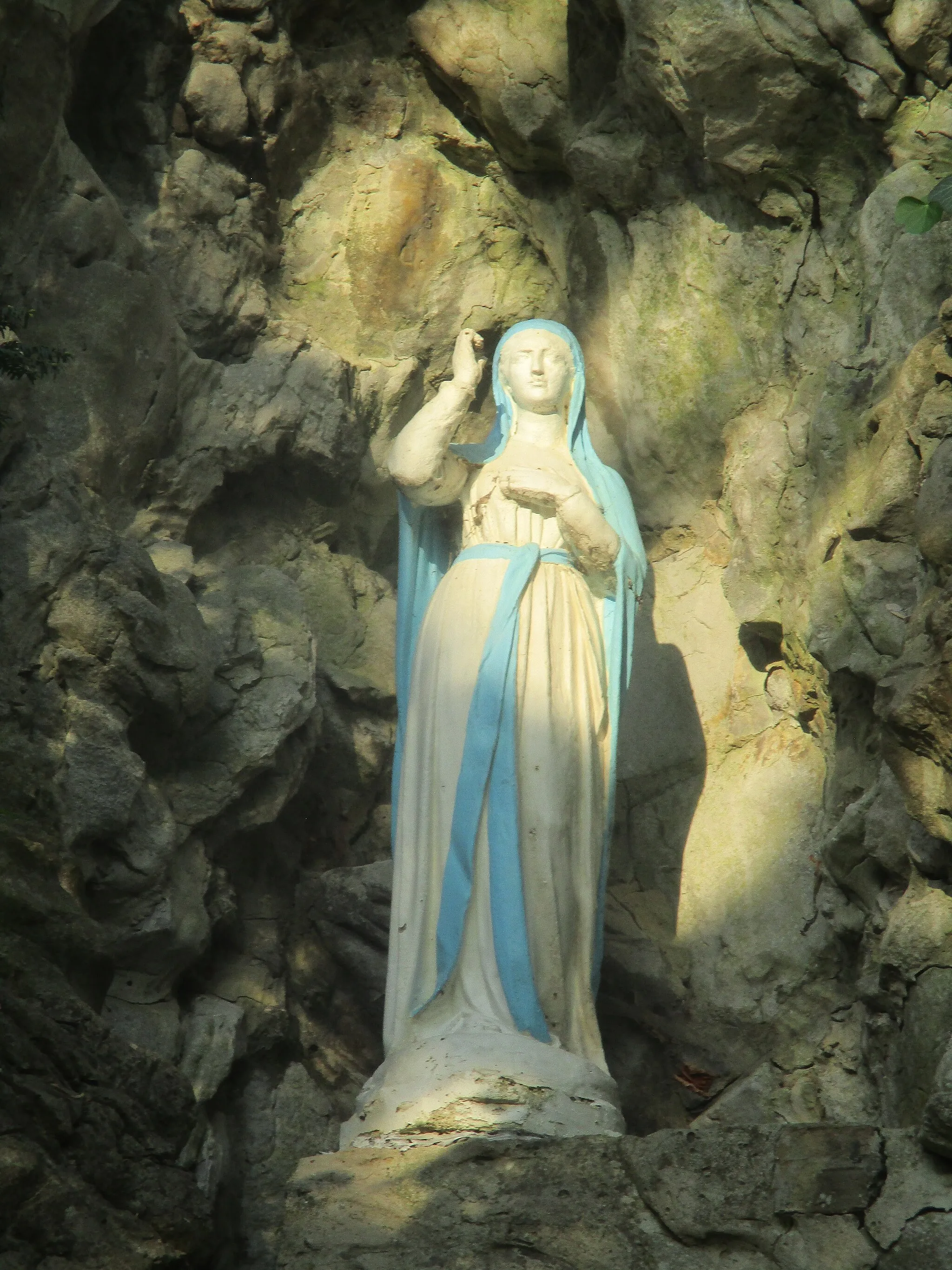 Photo showing: Het Mariabeeld van de Lourdesgrot van Tisselt.