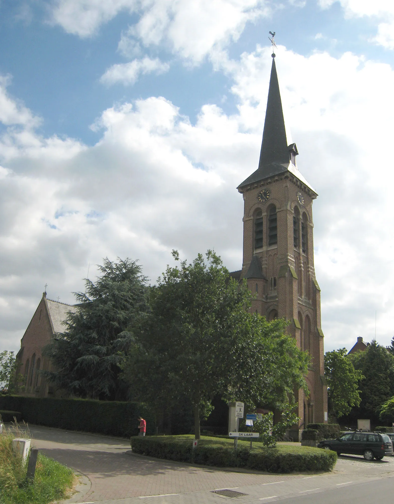 Photo showing: HH Engelbertus and Bernardus church in Laar (Zemst), Belgium