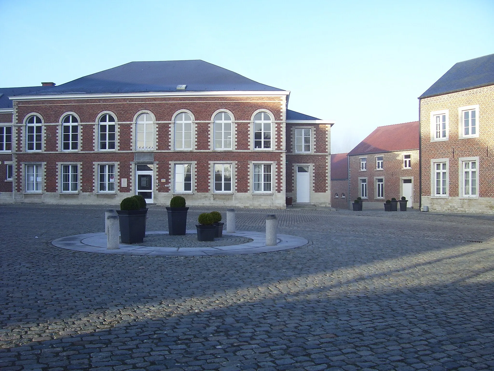 Photo showing: Maison Communale (municipality) and Place Communale of Beauvechain, Belgium