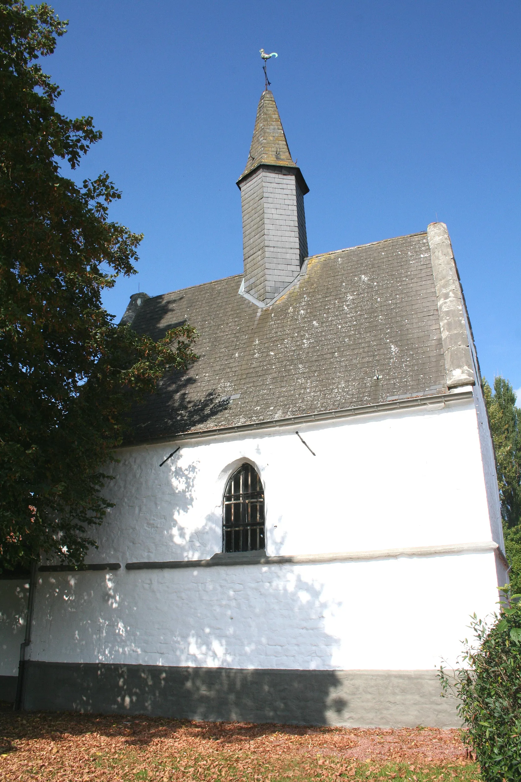 Photo showing: Mille (Belgium), the St Cornelius chapel (1460) – Architect: Guillaume de Biebeek – Changes to the building in de XVII, XVIII and XIXth centuries).