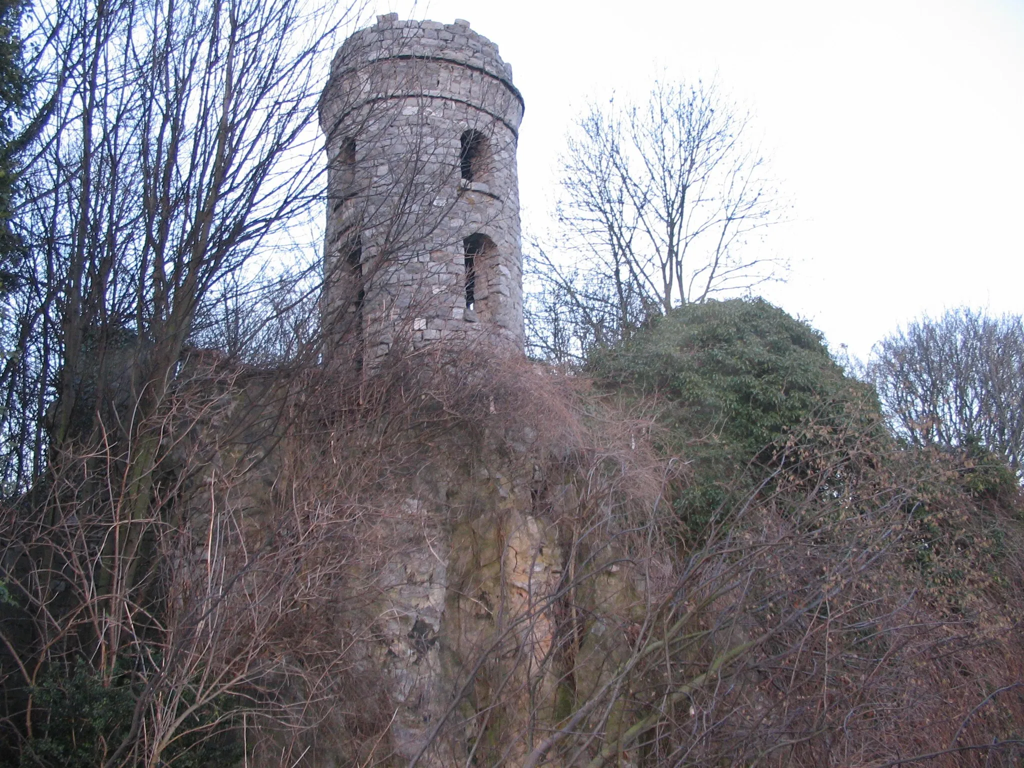 Photo showing: Neerwinden, Flandres - vestiges d'une tour.