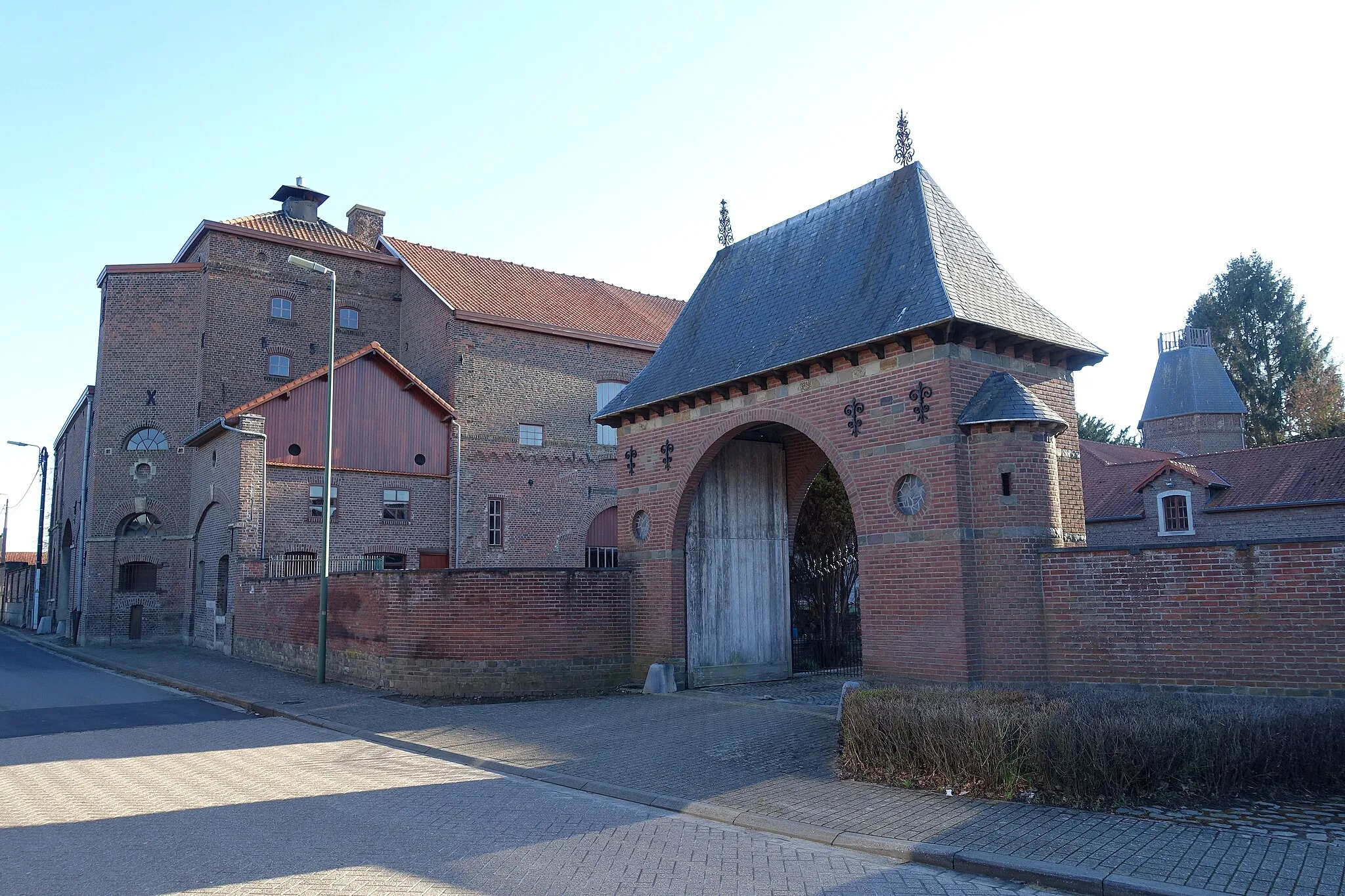 Photo showing: Distilleerderij bij kasteel van Neerwinden (Landen)