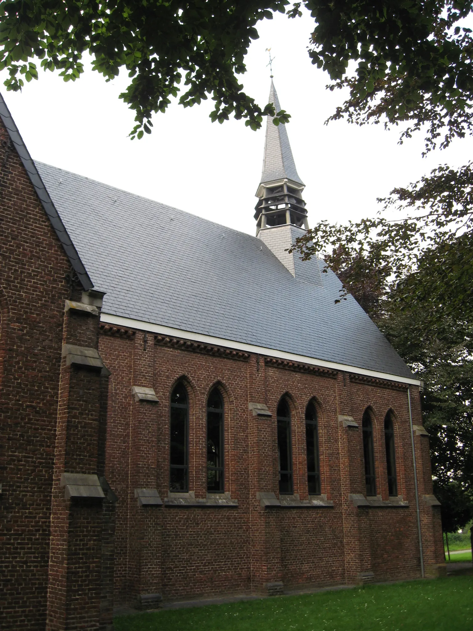 Photo showing: Former chapel of Saint Rumbold in Klein-Vorsen, Montenaken, Limburg, Belgium. Rebuild in 2005 into a house of culture.