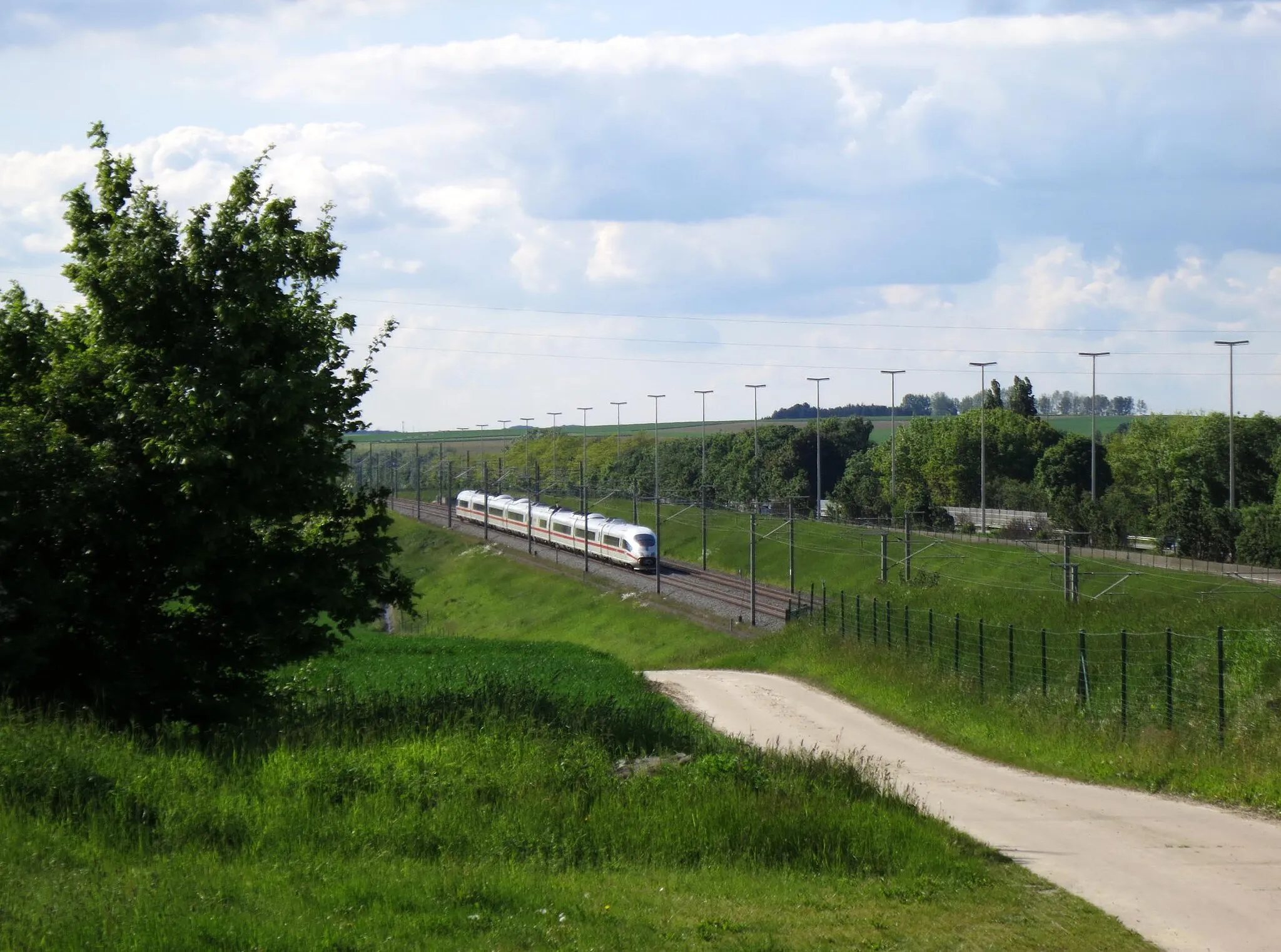 Photo showing: Hoegaarden spoorweg aan E40