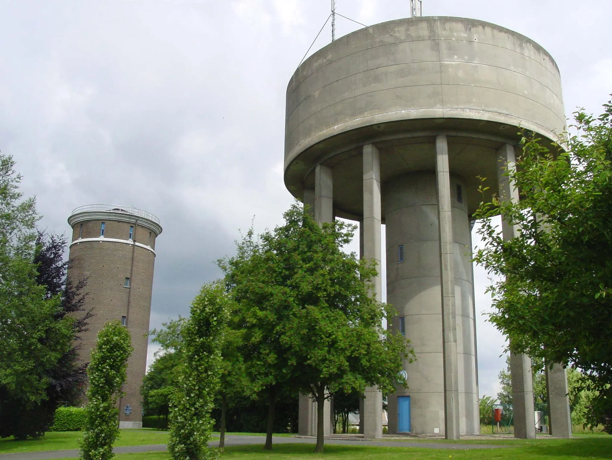 Photo showing: Twin water towers in Duisburg, Belgium