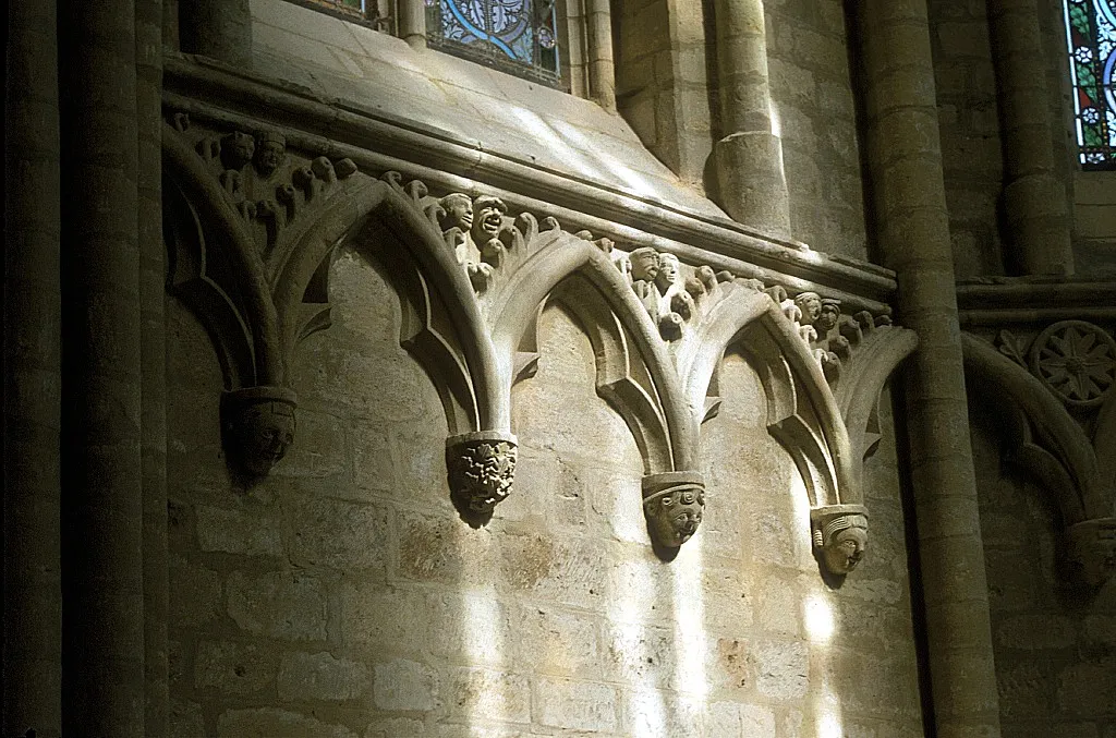 Photo showing: Versiering koor van de Sint-Katharina kerk.  Gefotografreerd in september 2003