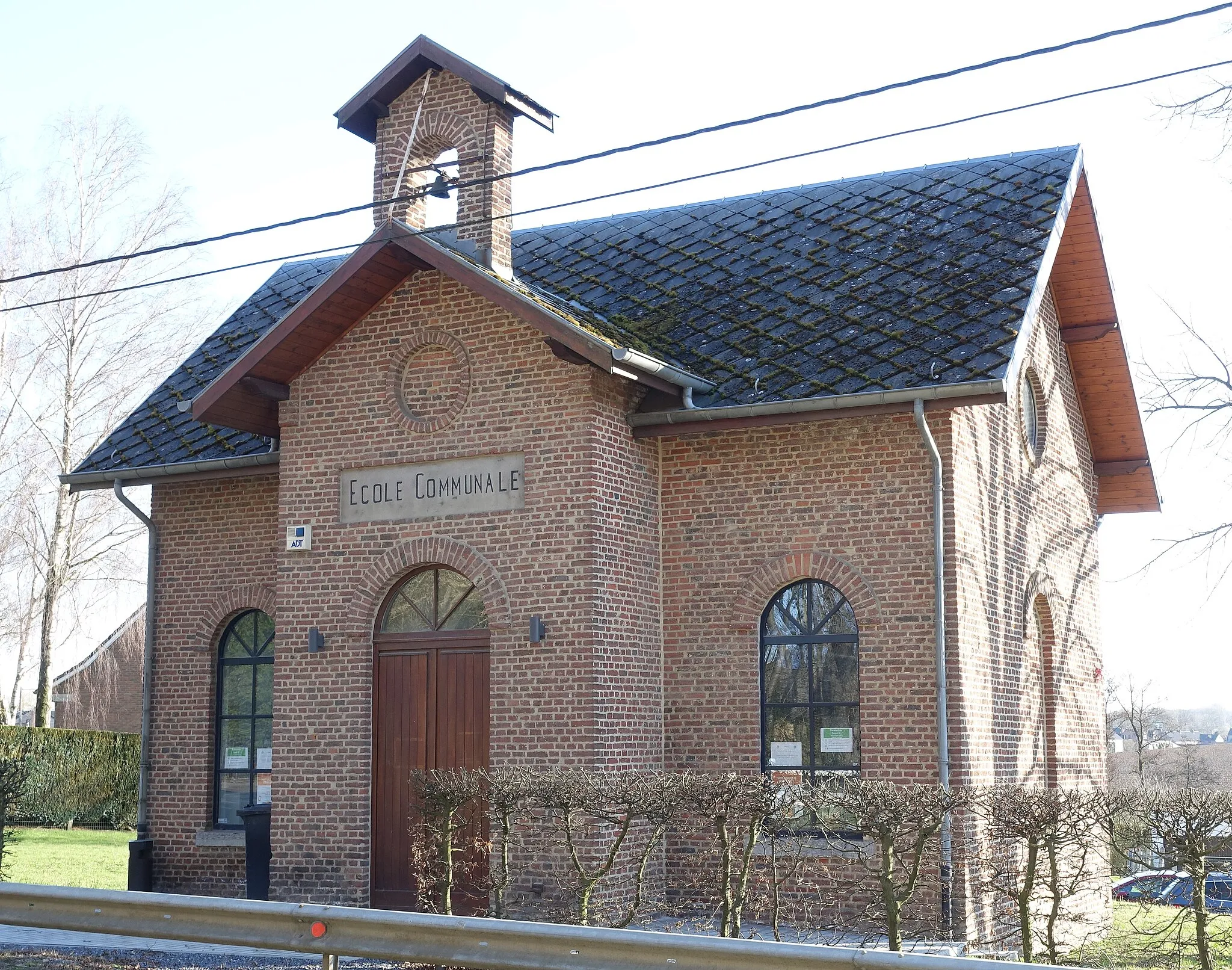 Photo showing: Petite école d'Hambraine à Cortil-Wodon (Fernelmont) - la plus petite école de Belgique