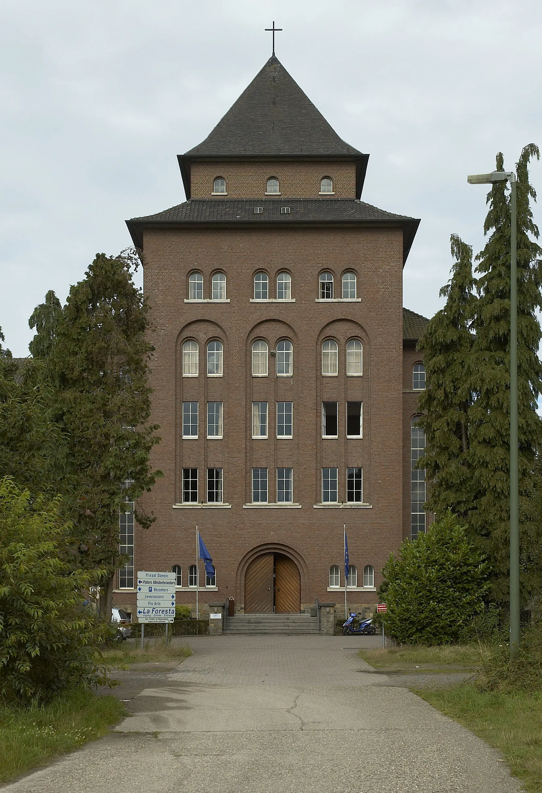 Photo showing: Monastery and center "La Foresta" in Vaalbeek, Belgium