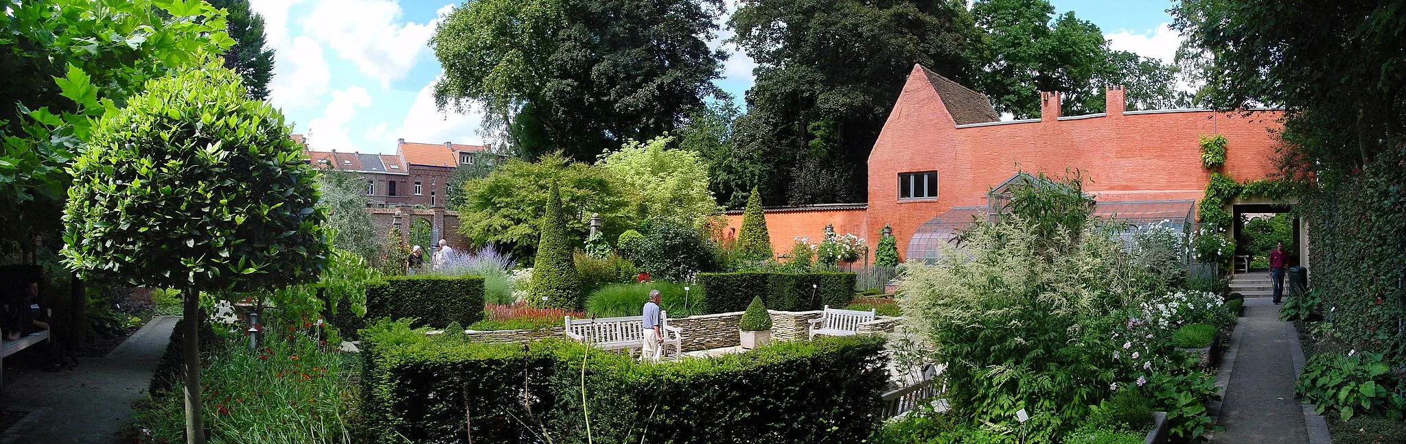 Photo showing: Kruidtuin gelegen aan Kapucijnenvoer, Leuven

Camera location 50° 52′ 39.69″ N, 4° 41′ 24.13″ E View this and other nearby images on: OpenStreetMap 50.877692;    4.690036