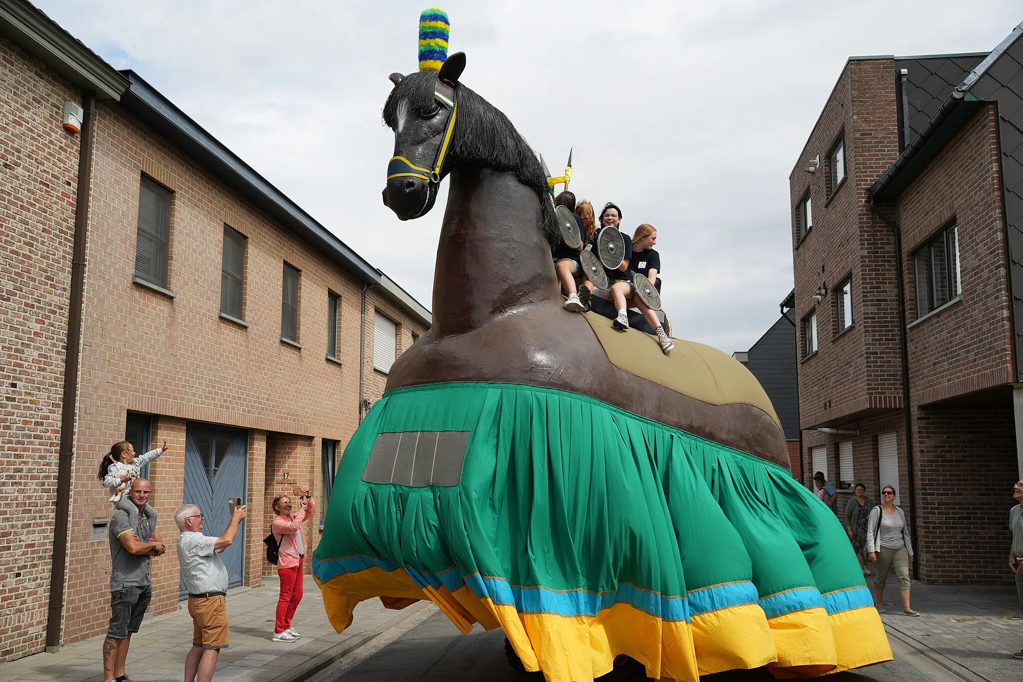 Photo showing: Het Peird van Appels tijdens de Ommegang van Appels op 16 juli 2023.