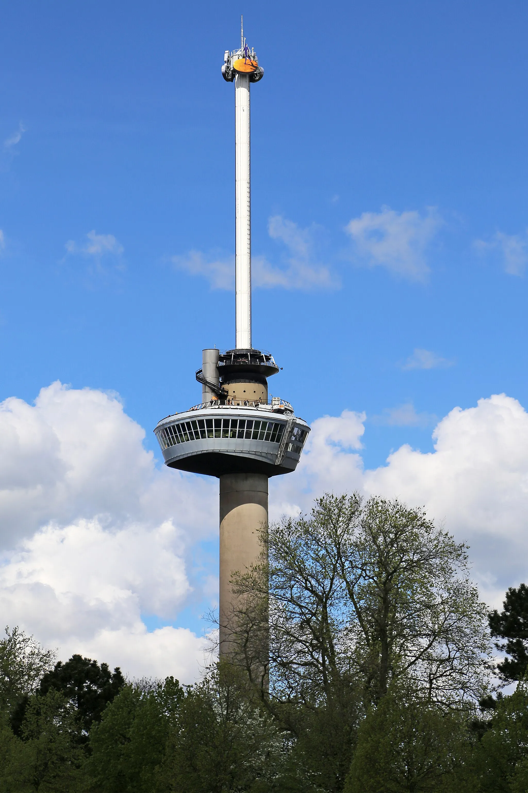 Photo showing: Spire of the Euromast (observation tower) in Rotterdam. The Euromast was erected in 1960 with a height of 100 meters. In 1970, the tower was expanded to a height of 185 meters with the 
Space Tower. The Euromast is the tallest building in the Netherlands.