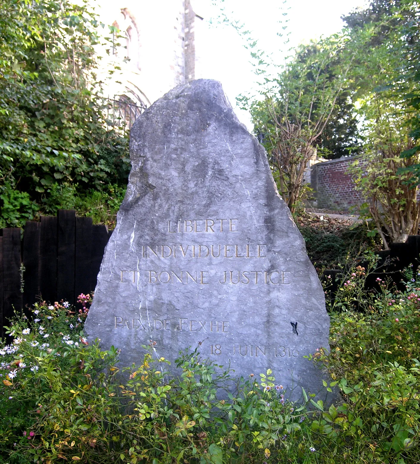 Photo showing: Fexhe-le-Haut-Clocher, Belgium: Memorial stone for the Peace Treaty of Fexhe (1316)