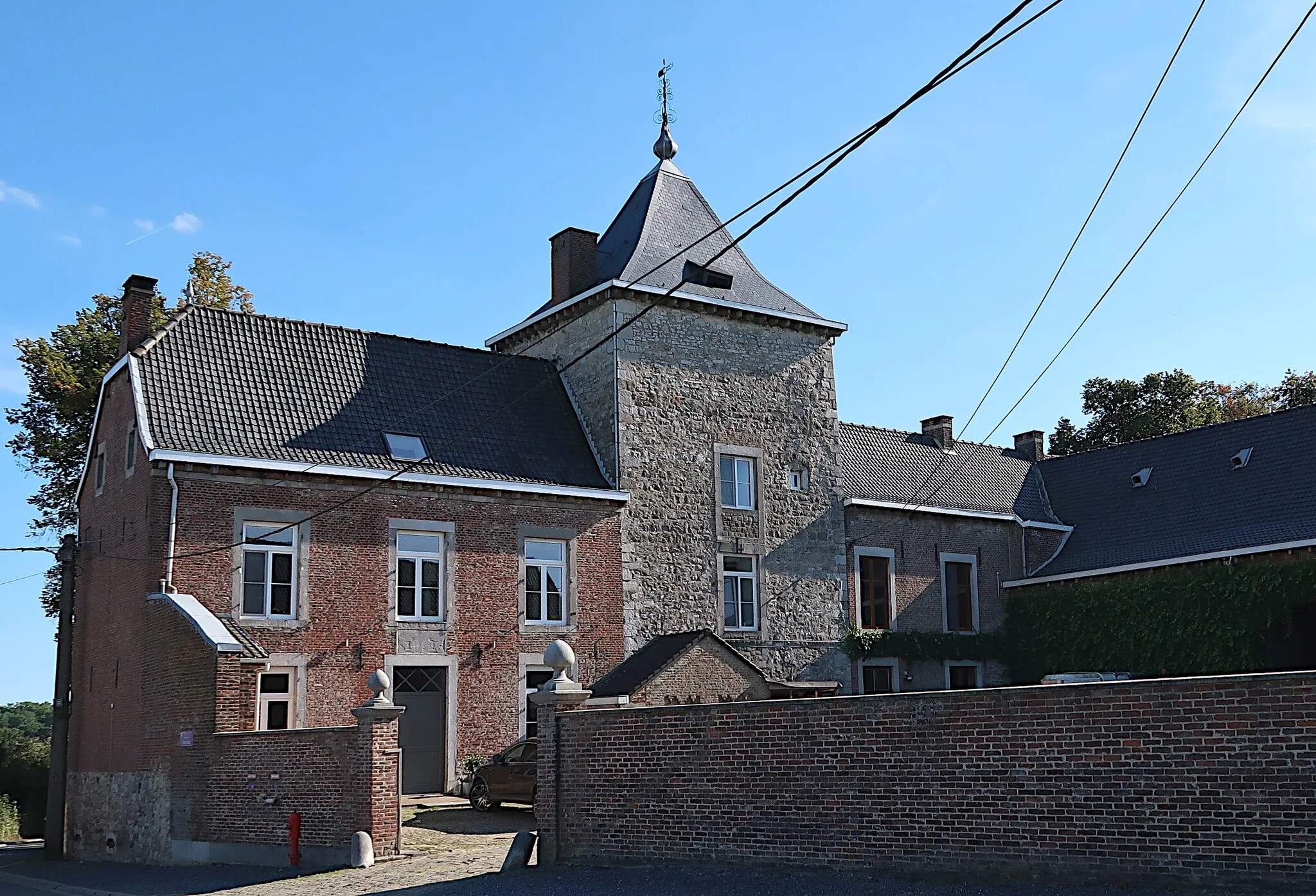 Photo showing: Ferme-chateau de Voroux avec donjon en Voroux-Goreux (Fexhe-le-Haut-Clocher)