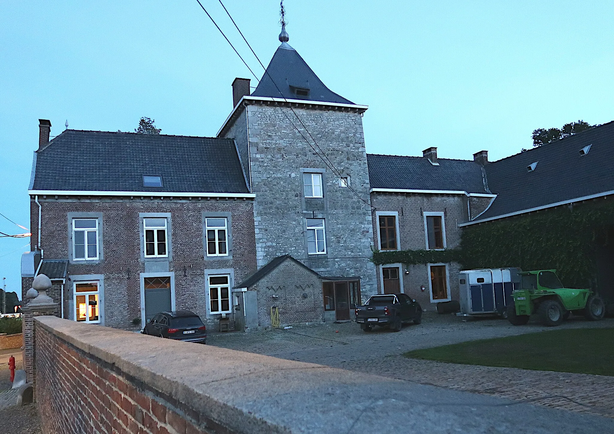 Photo showing: Ferme-chateau de Voroux avec donjon en Voroux-Goreux (Fexhe-le-Haut-Clocher)