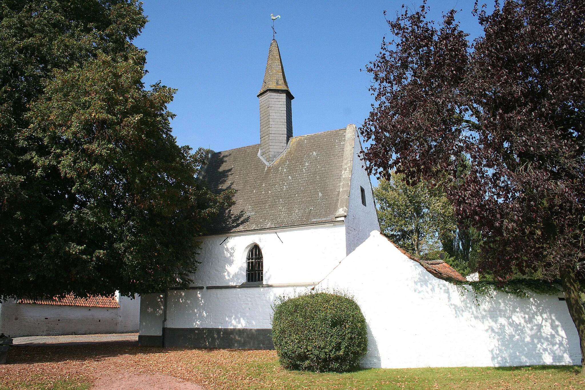 Photo showing: Mille (Belgium), the St Cornelius chapel (1460) – Architect: Guillaume de Biebeek – Changes to the building in de XVII, XVIII and XIXth centuries).