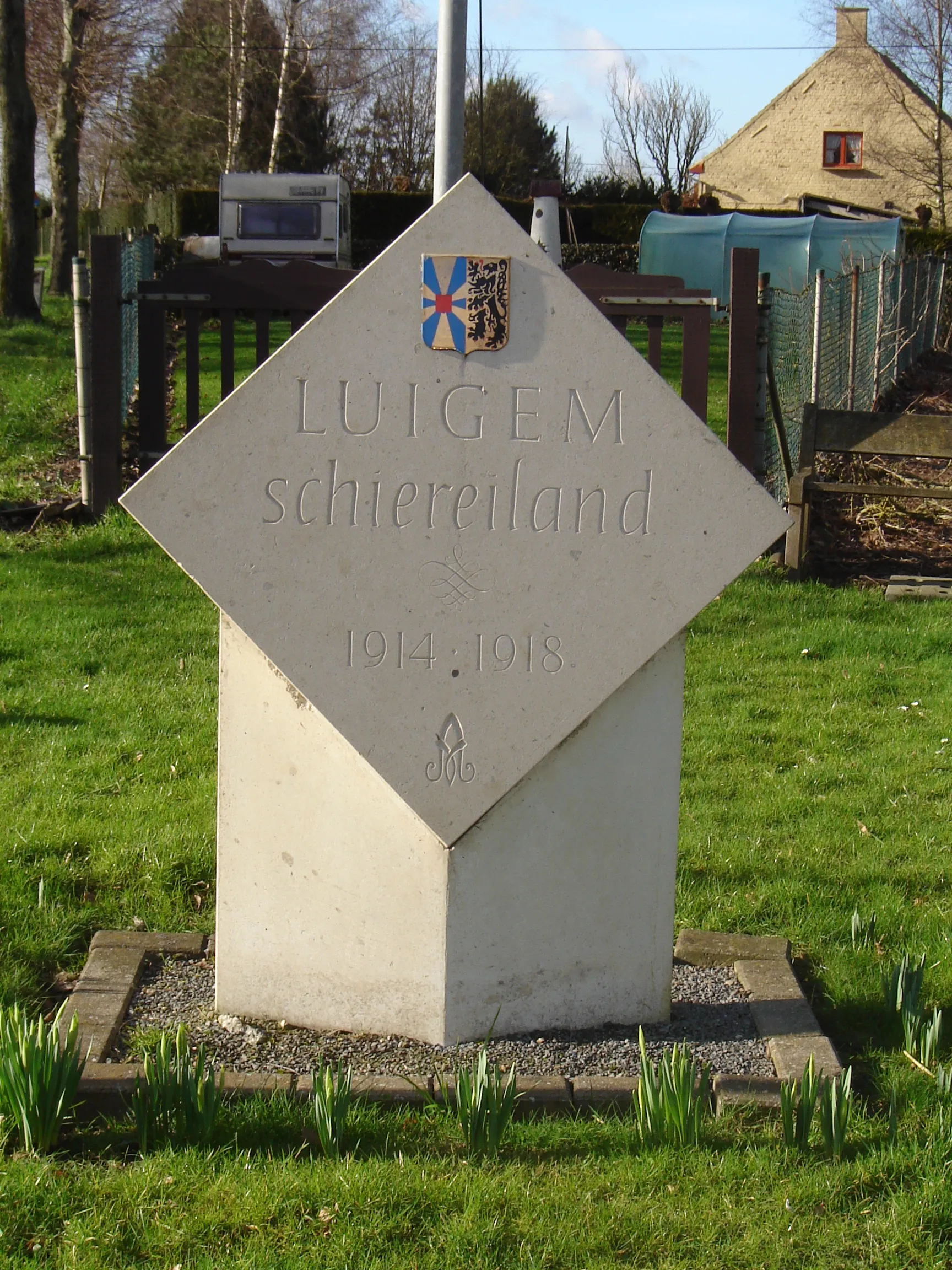 Photo showing: Name stone 1914-1918 - "Luigem schiereiland" (Luigem peninsula) (no. 19, fourth series) in the hamlet of Luigem. Merkem, Houthulst, West Flanders, Belgium