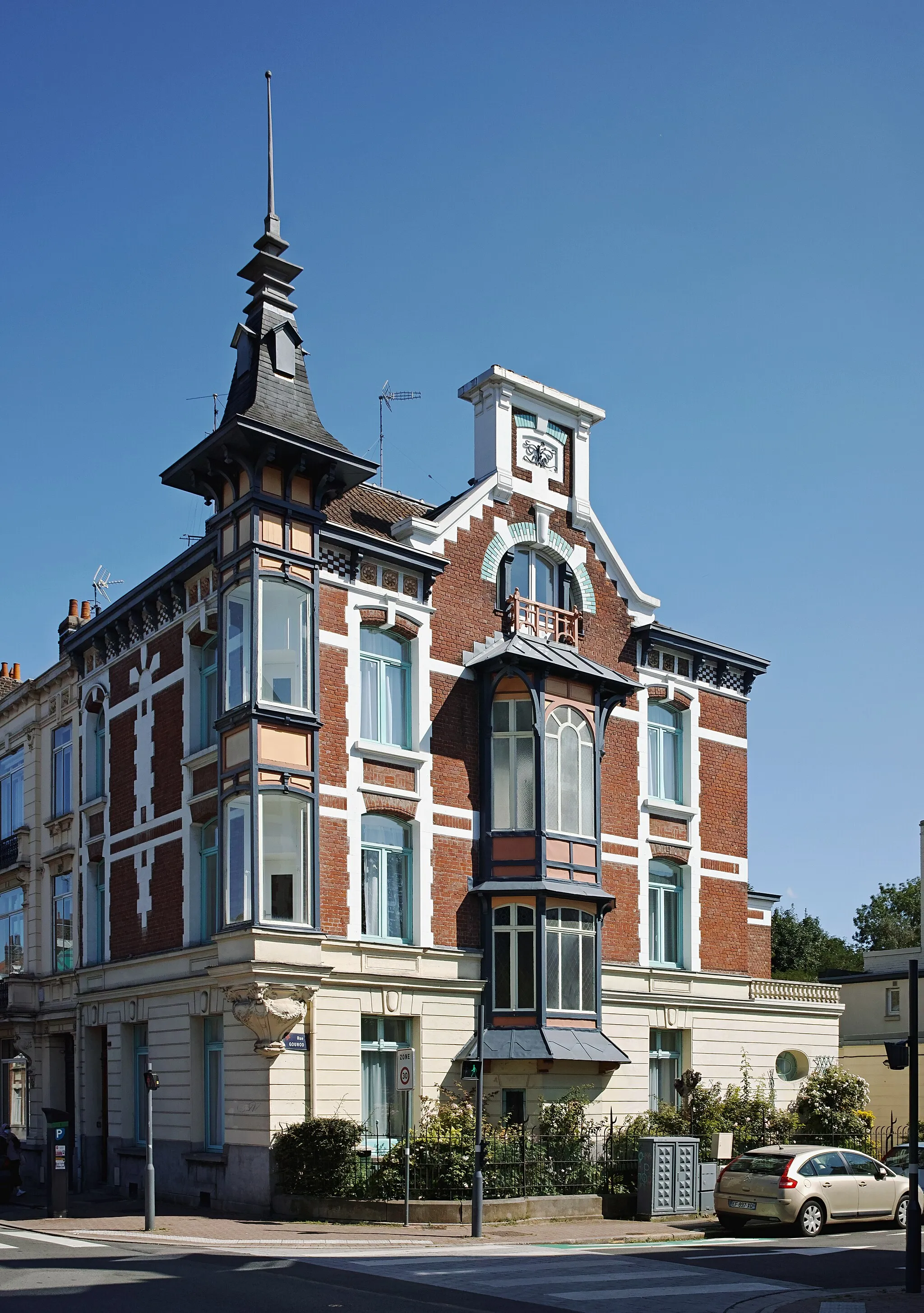 Photo showing: Art Nouveau house, Rue du Faubourg de Roubaix 204, Lille.