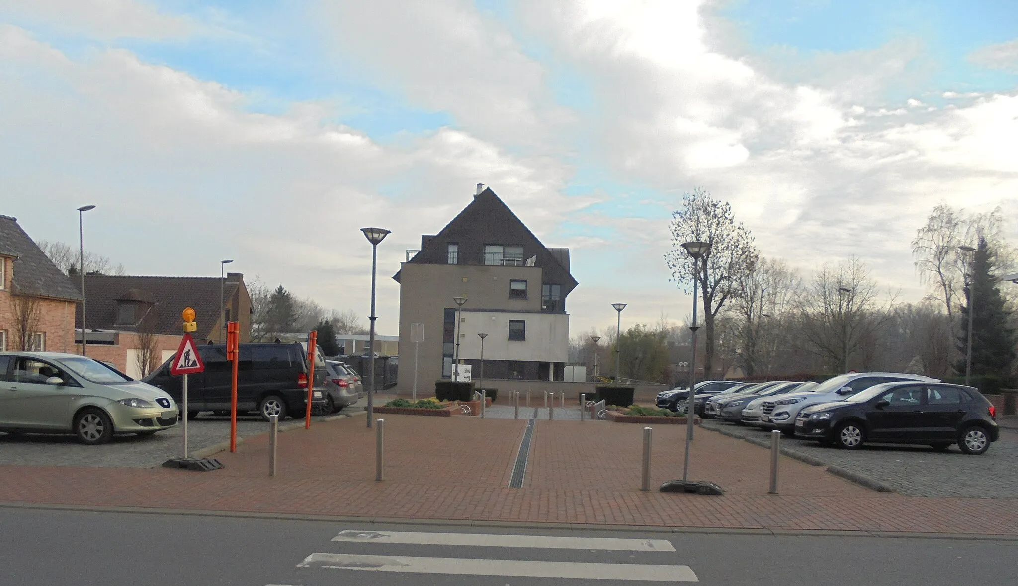 Photo showing: Het August Marinplein - de plaats waar de voormalige kloostergebouwen van de Benedictinessen van het Heilig Sacrament stonden - Ooigem - Wiesbeke - West-Vlaanderen - België.