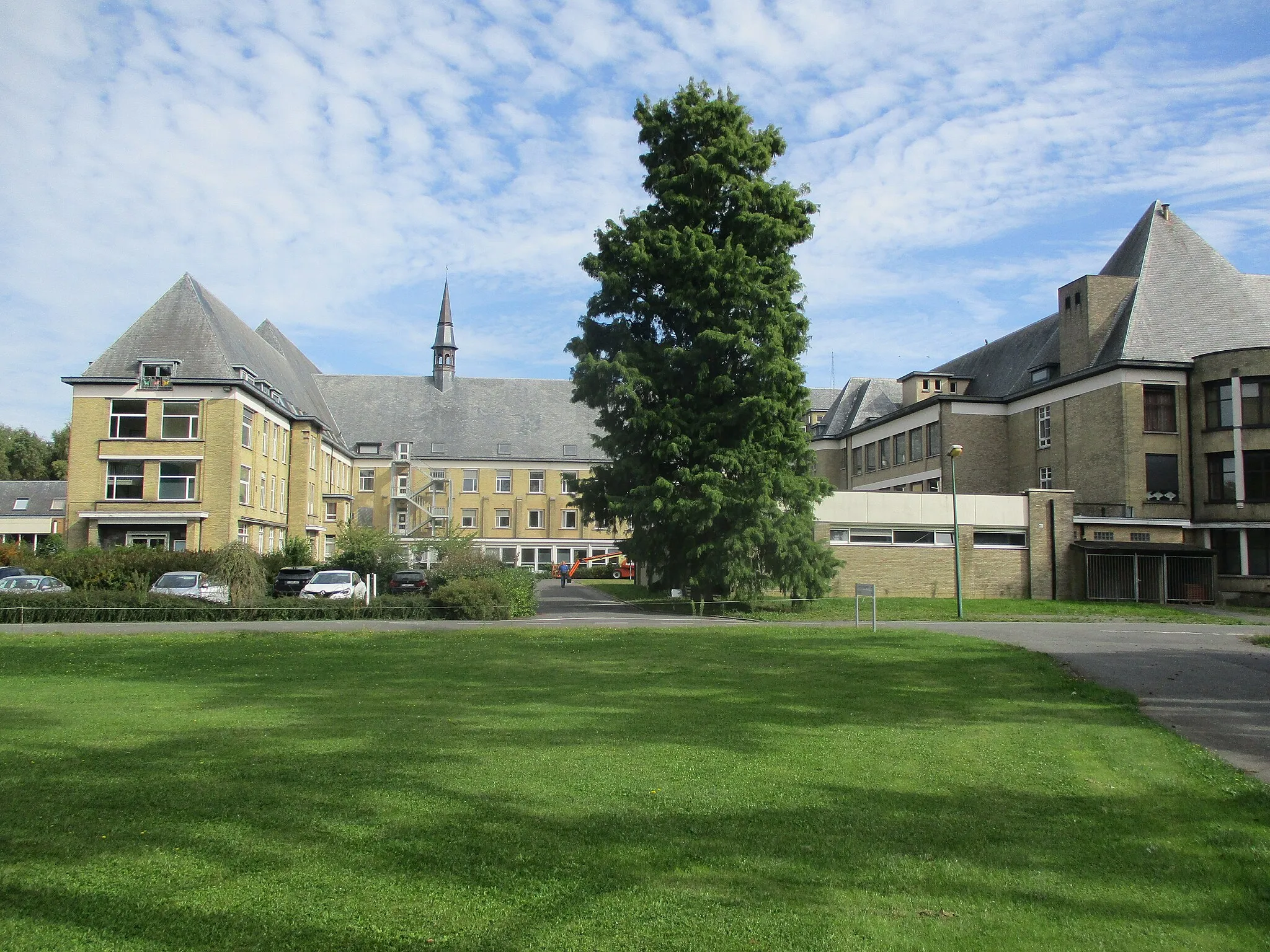 Photo showing: Voormalig Ziekenhuis - Sijsele - Damme - West-Vlaanderen - België.