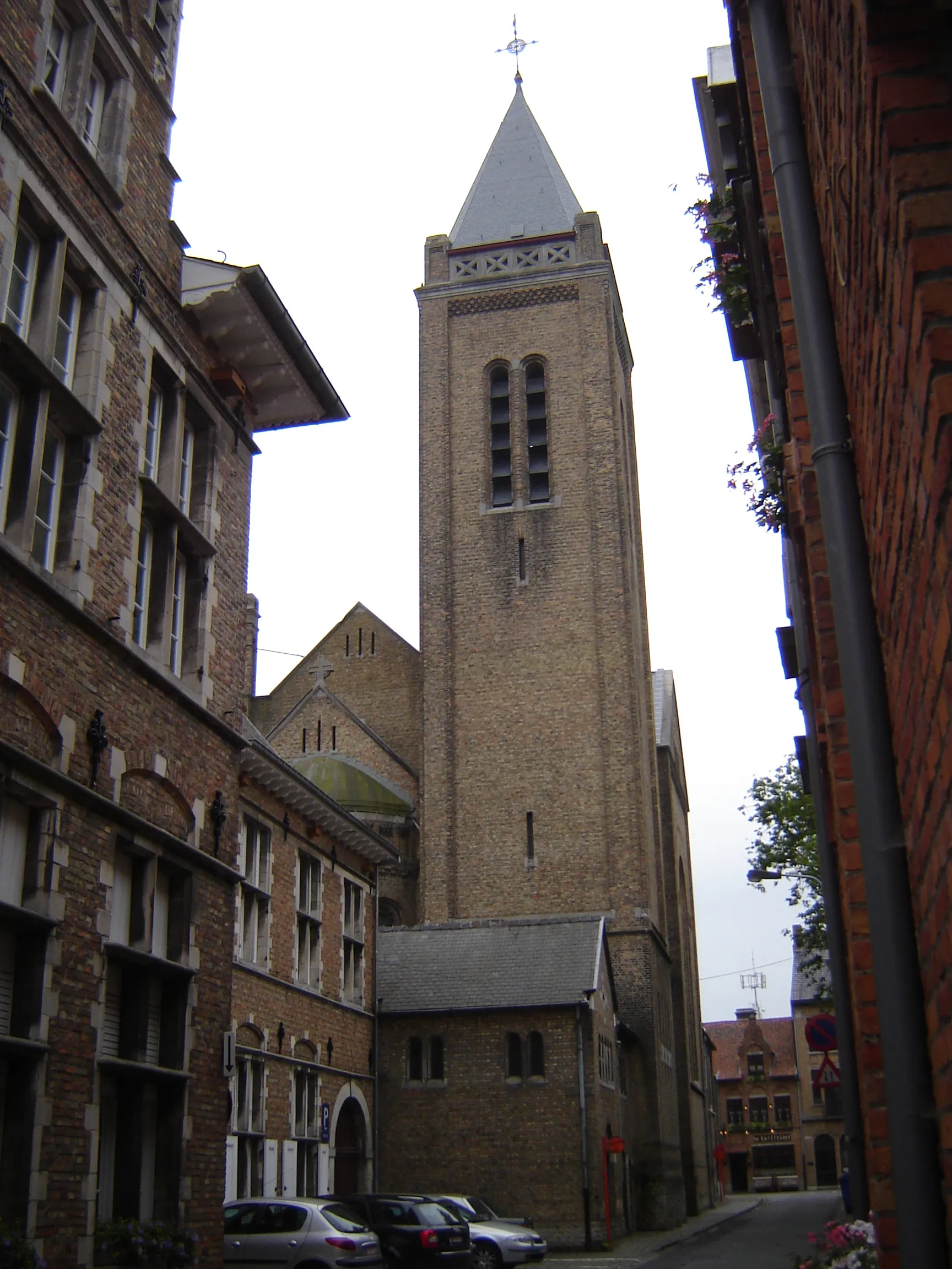 Photo showing: Church of Saint Nicolas in Ieper. Parish church until 1994. Ieper, West Flanders, Belgium