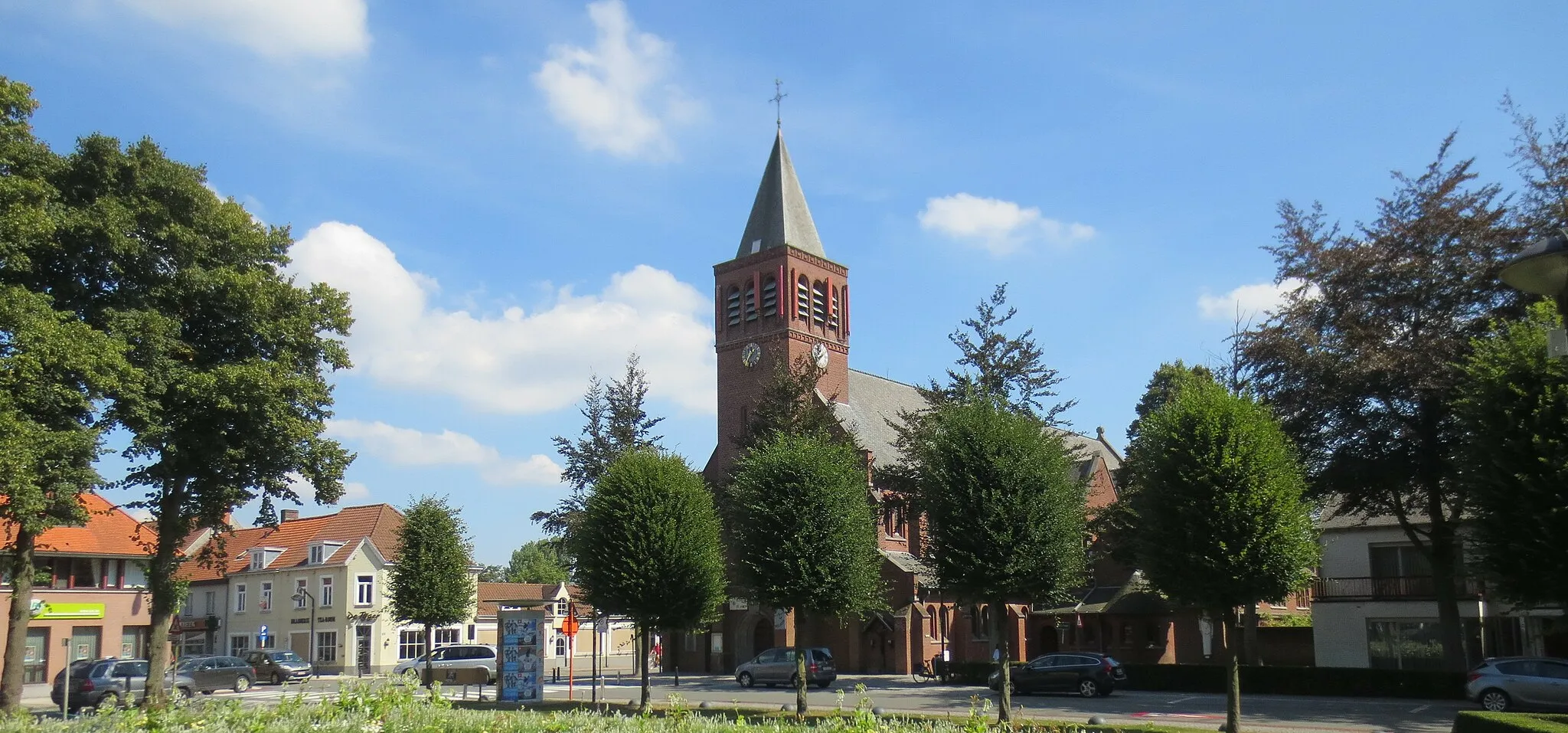 Photo showing: L'église de Sint-Michiels.