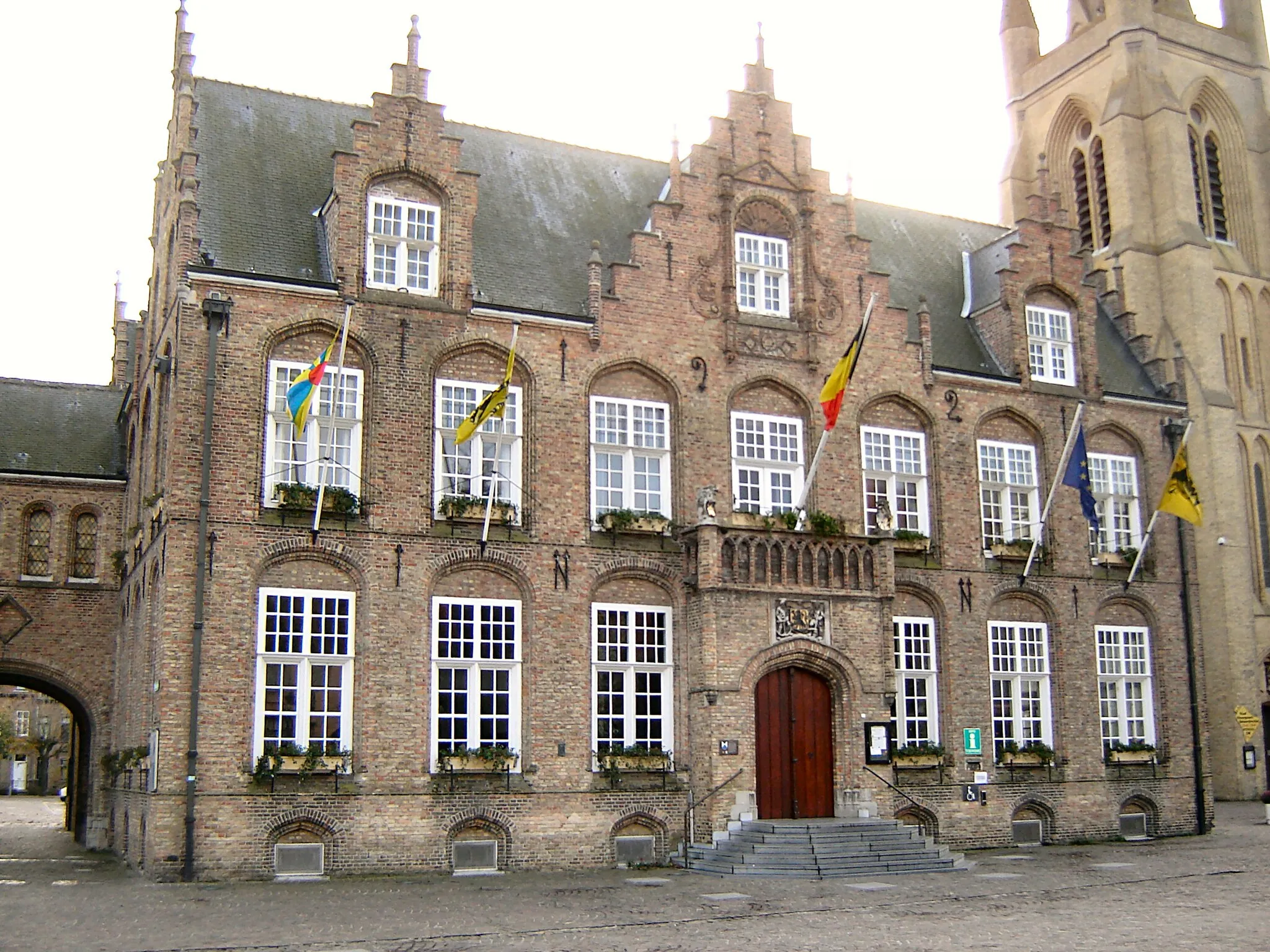 Photo showing: City hall of Nieuwpoort. Nieuwpoort, West Flanders, Belgium
