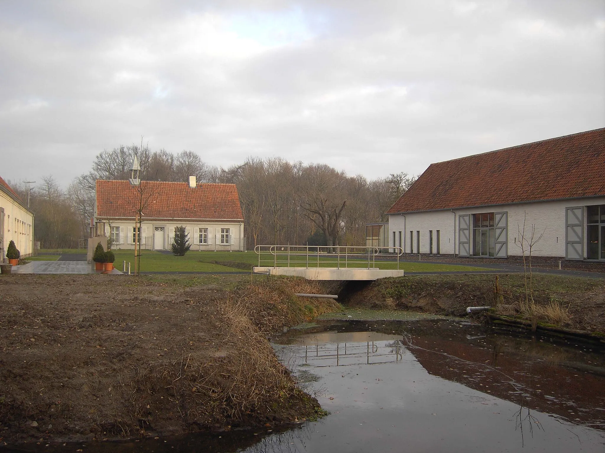 Photo showing: Kleit (Maldegem - Belgium). Historische abdijhoeve Papinglo. De gebouwen uit 1756 werden in 2007 gerestaureerd.