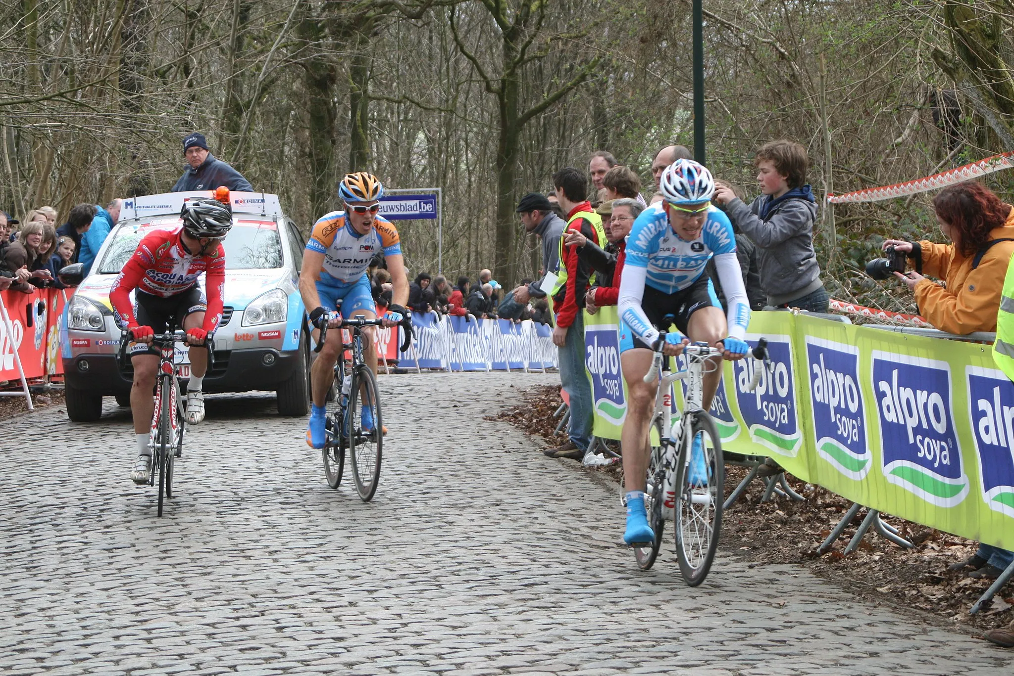 Photo showing: Luca Paolini, Tyler Farrar et Christian Knees dans la deuxième ascension du mont Kemmel lors de Gand-Wevelgem 2010