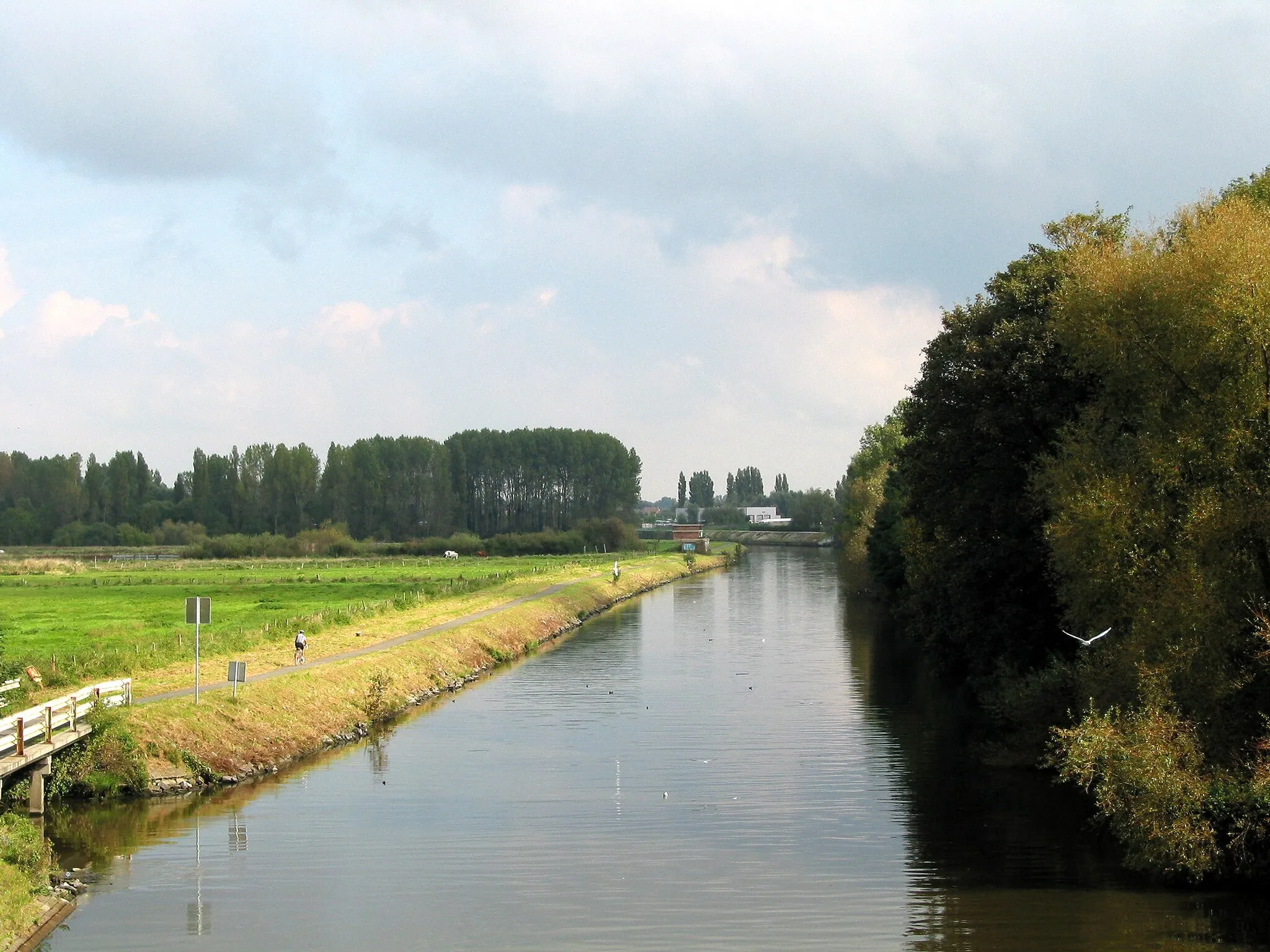 Photo showing: The Lys downstream of the bridge of Comines (Belgium) - Comines (France).