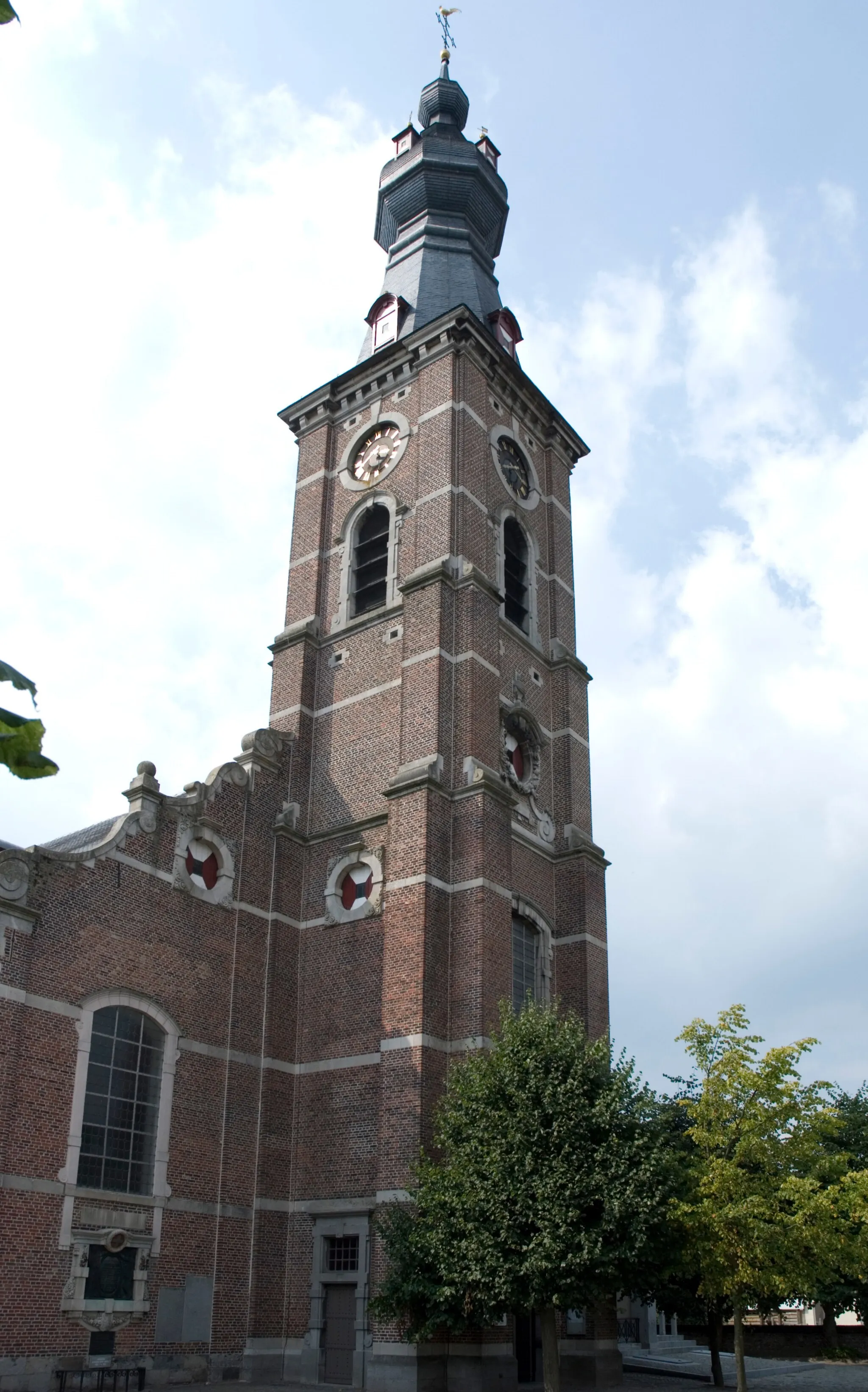 Photo showing: De Sint-Petrus- en Pauluskerk te Hansbeke, België